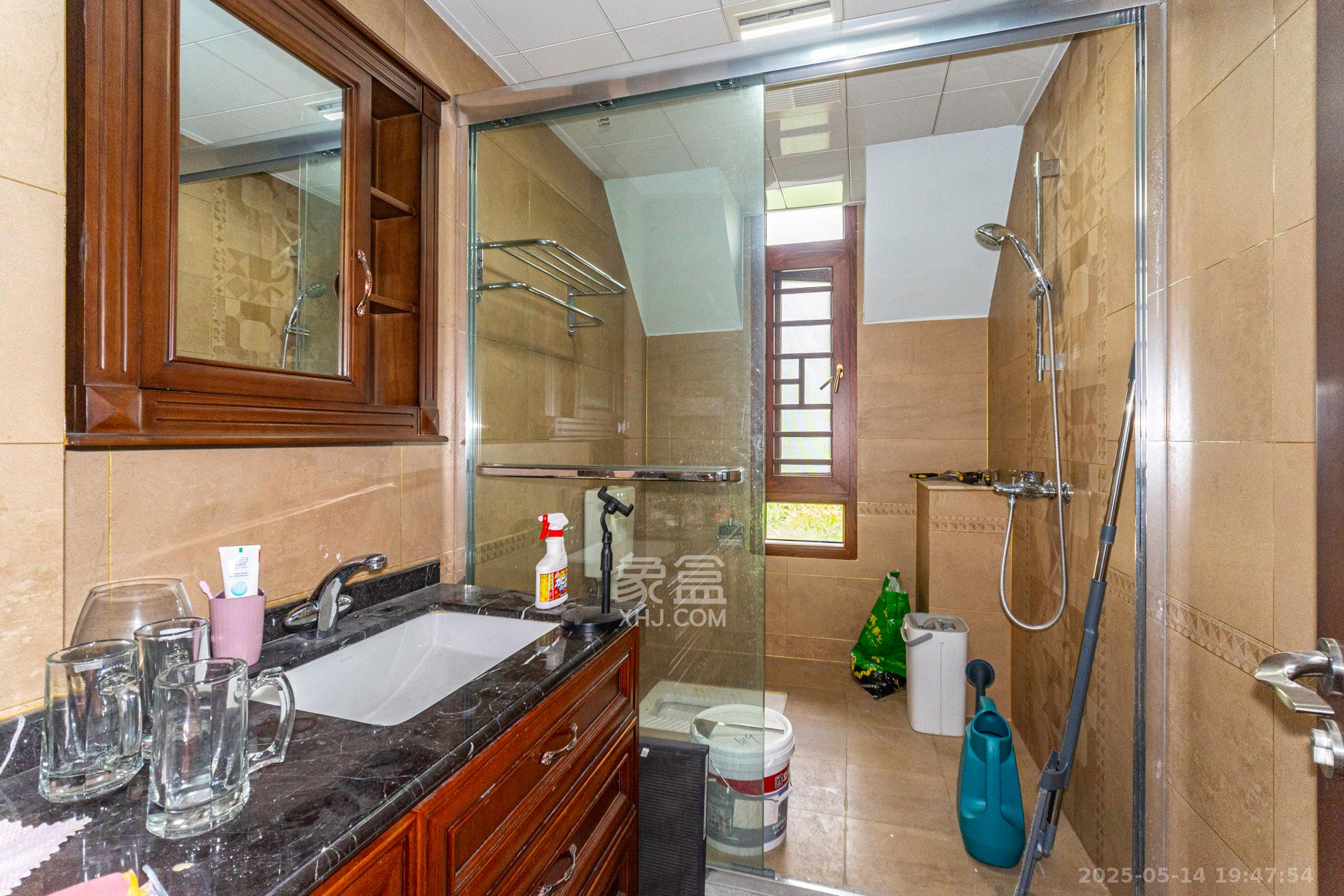 星湖湾一期洋房 7室2厅4卫 298.0万 星湖湾一期洋房 7室2厅4卫 298.0万卫生间