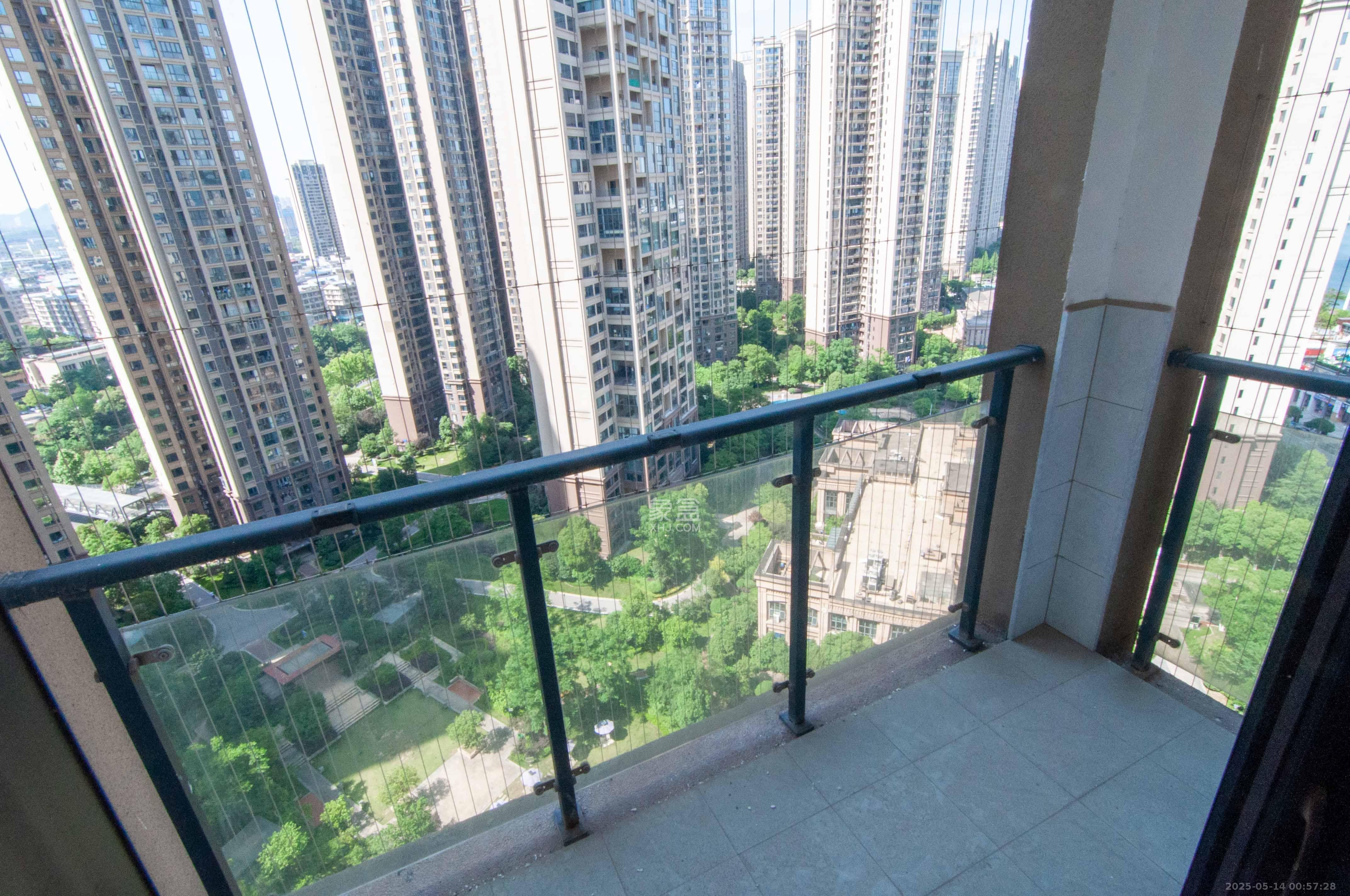 中建梅溪湖中心  4室2厅3卫   266.00万其他