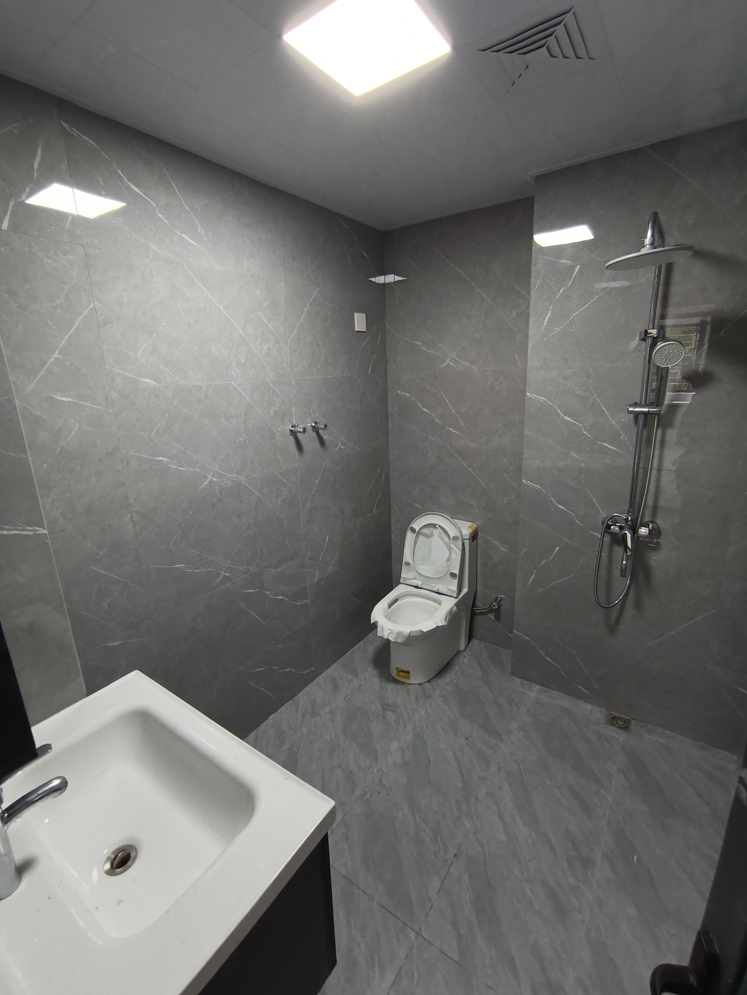 金竹园 5室2厅2卫 133.0万 金竹园 5室2厅2卫 133.0万客厅