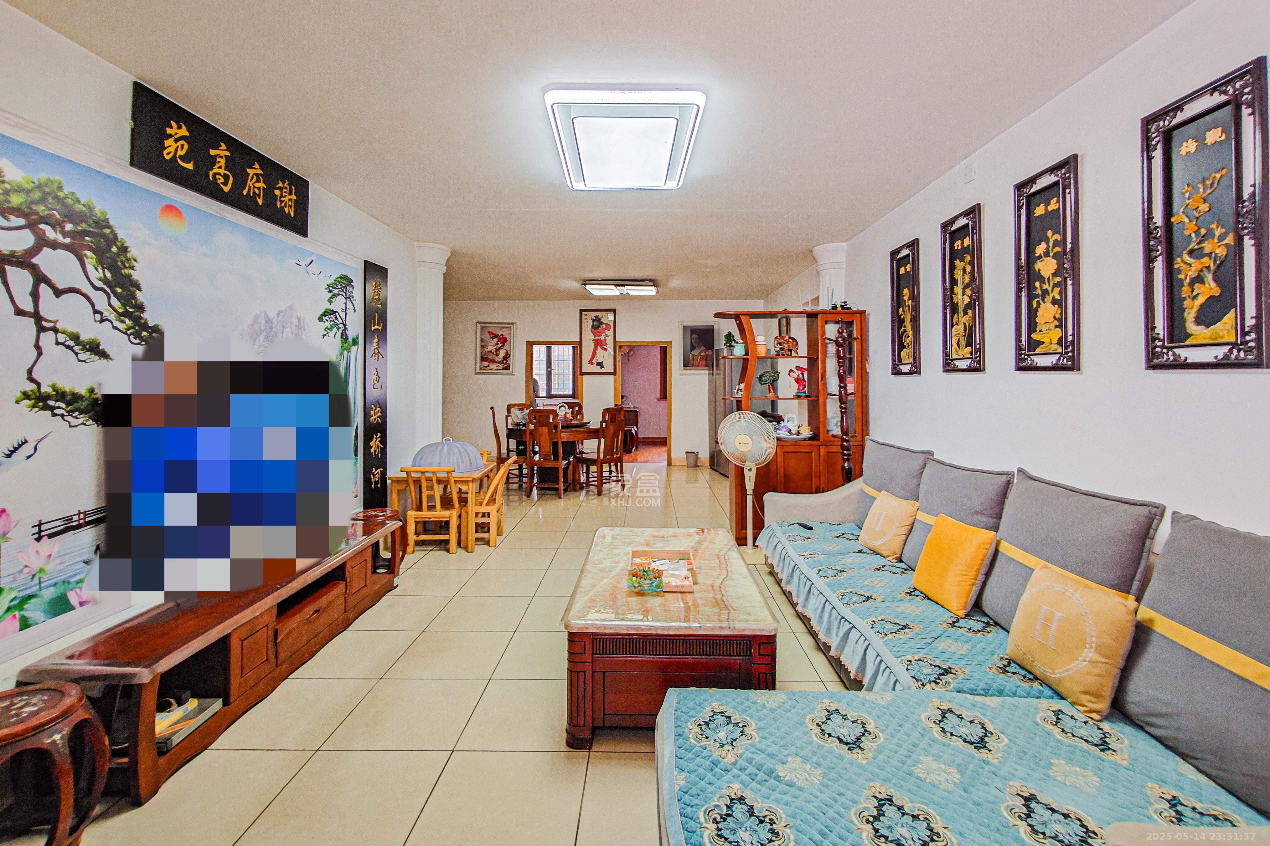 楚湘街二条巷散盘 3室2厅2卫 119.8万 楚湘街二条巷散盘 3室2厅2卫 119.8万客厅