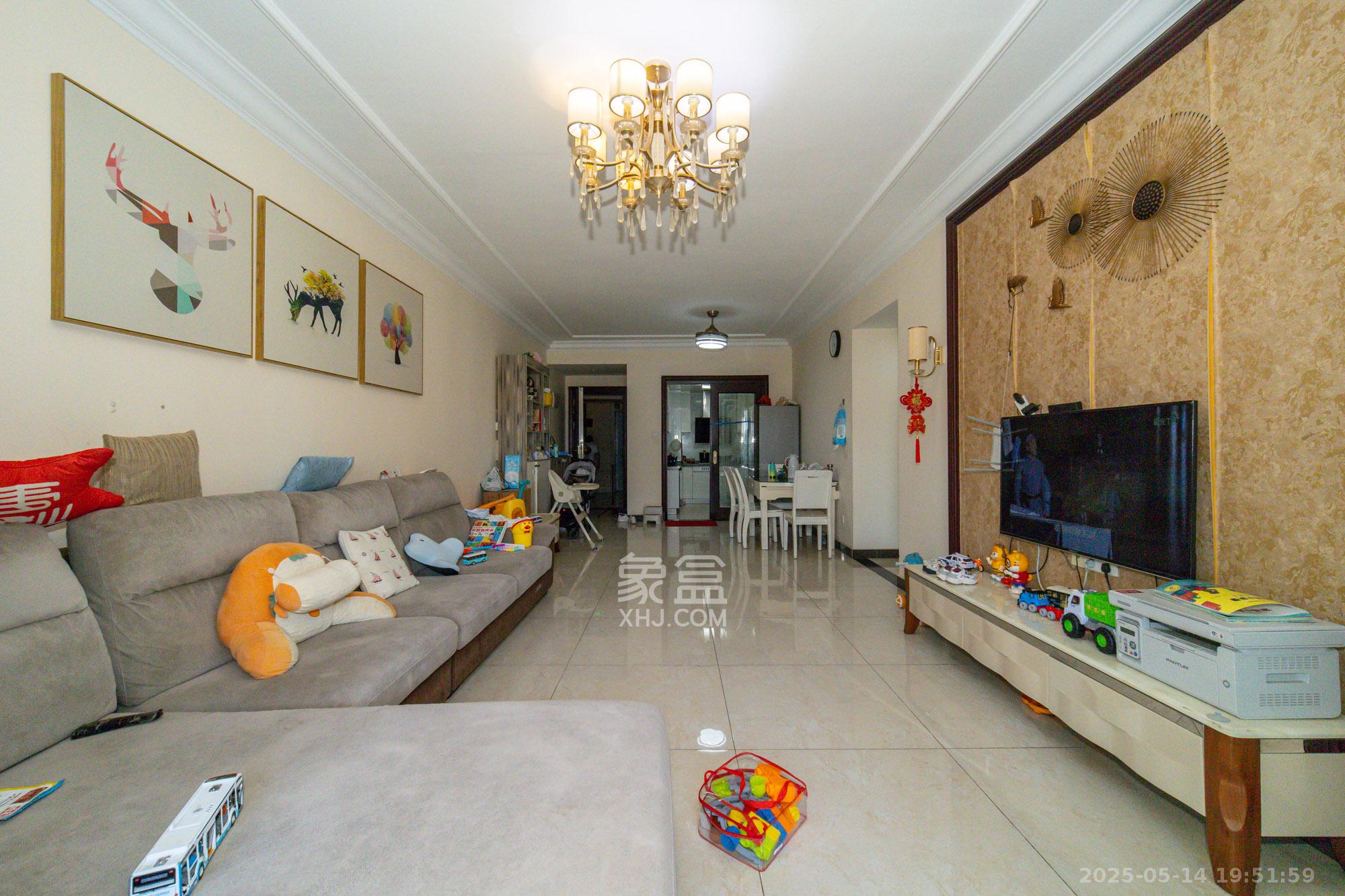 恒大翡翠华庭 3室2厅2卫 95.8万 恒大翡翠华庭 3室2厅2卫 95.8万客厅