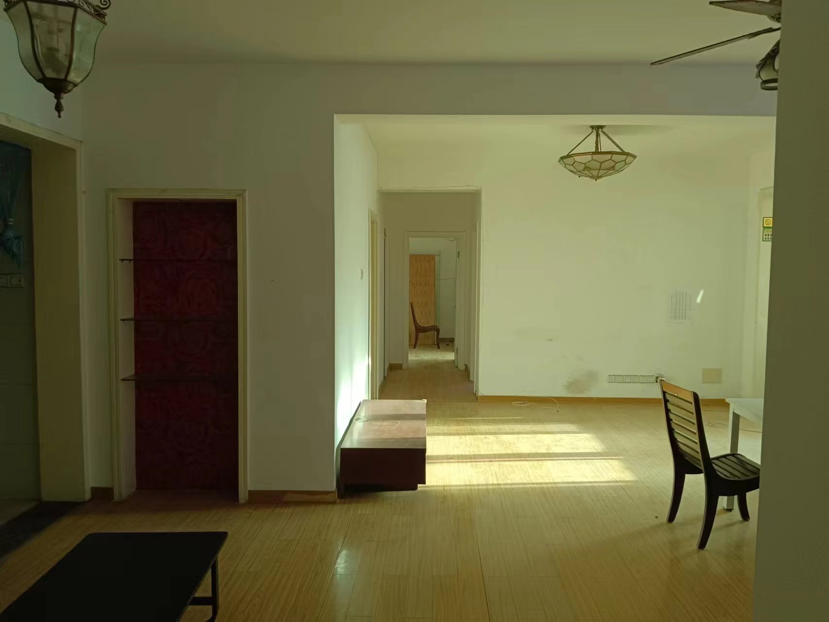 城中城 3室2厅1卫 2400.0元/月 城中城 3室2厅1卫 2400.0元/月室内图