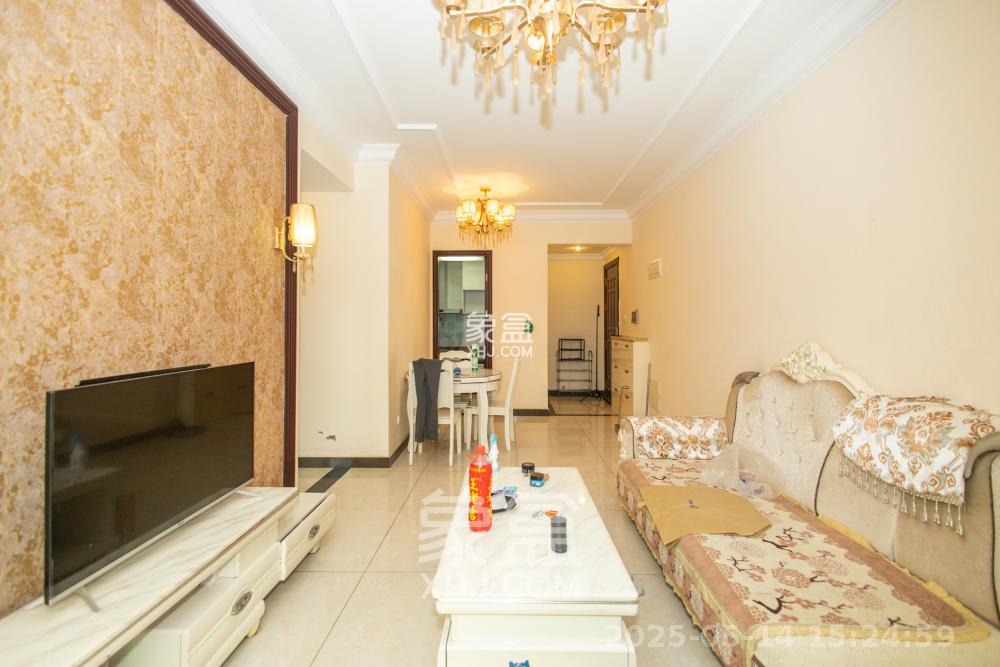 恒大翡翠华庭  3室2厅1卫    2300.0元/月 恒大翡翠华庭  3室2厅1卫    2300.0元/月室内图