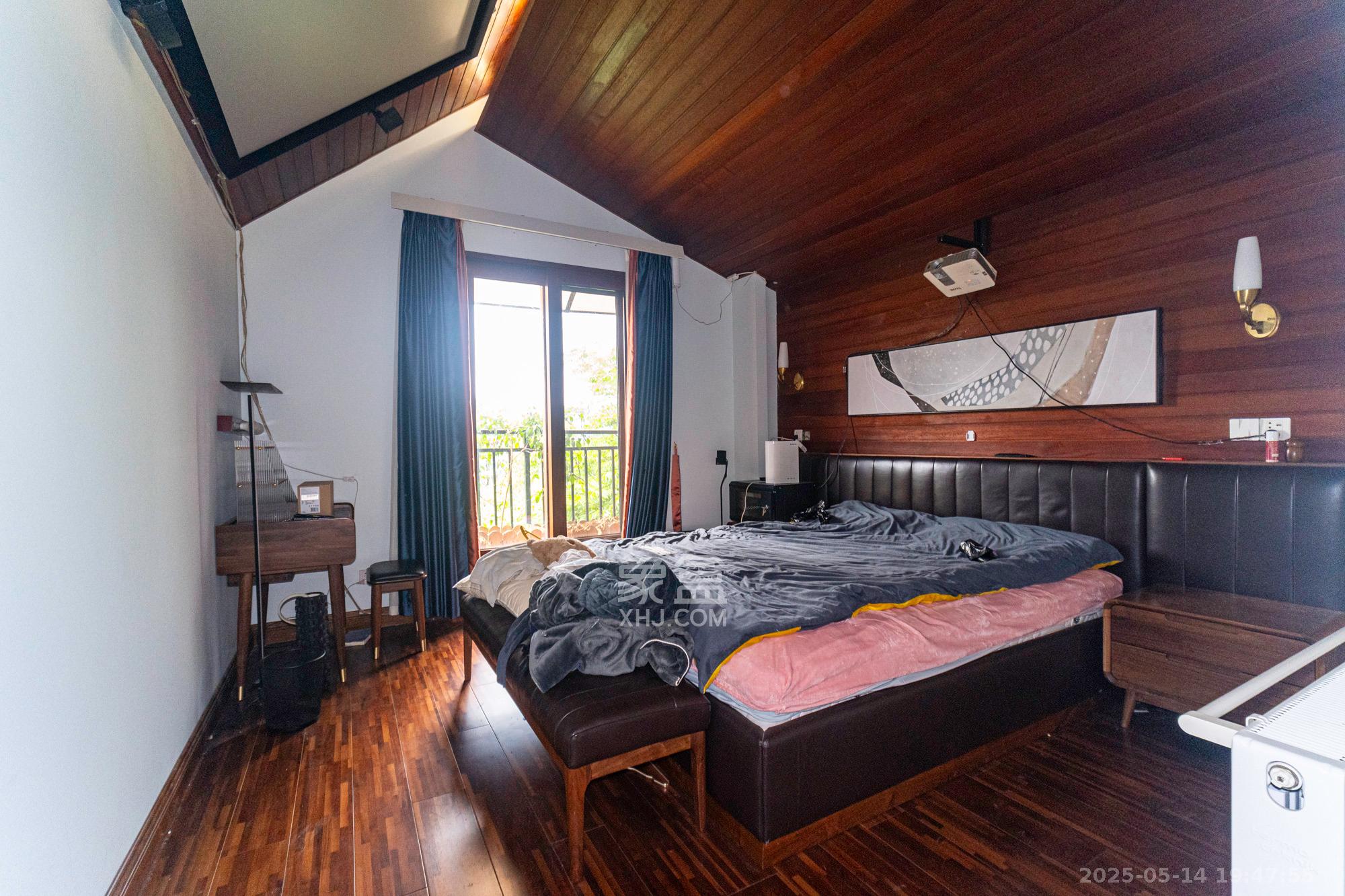 星湖湾一期洋房 7室2厅4卫 298.0万 星湖湾一期洋房 7室2厅4卫 298.0万卧室