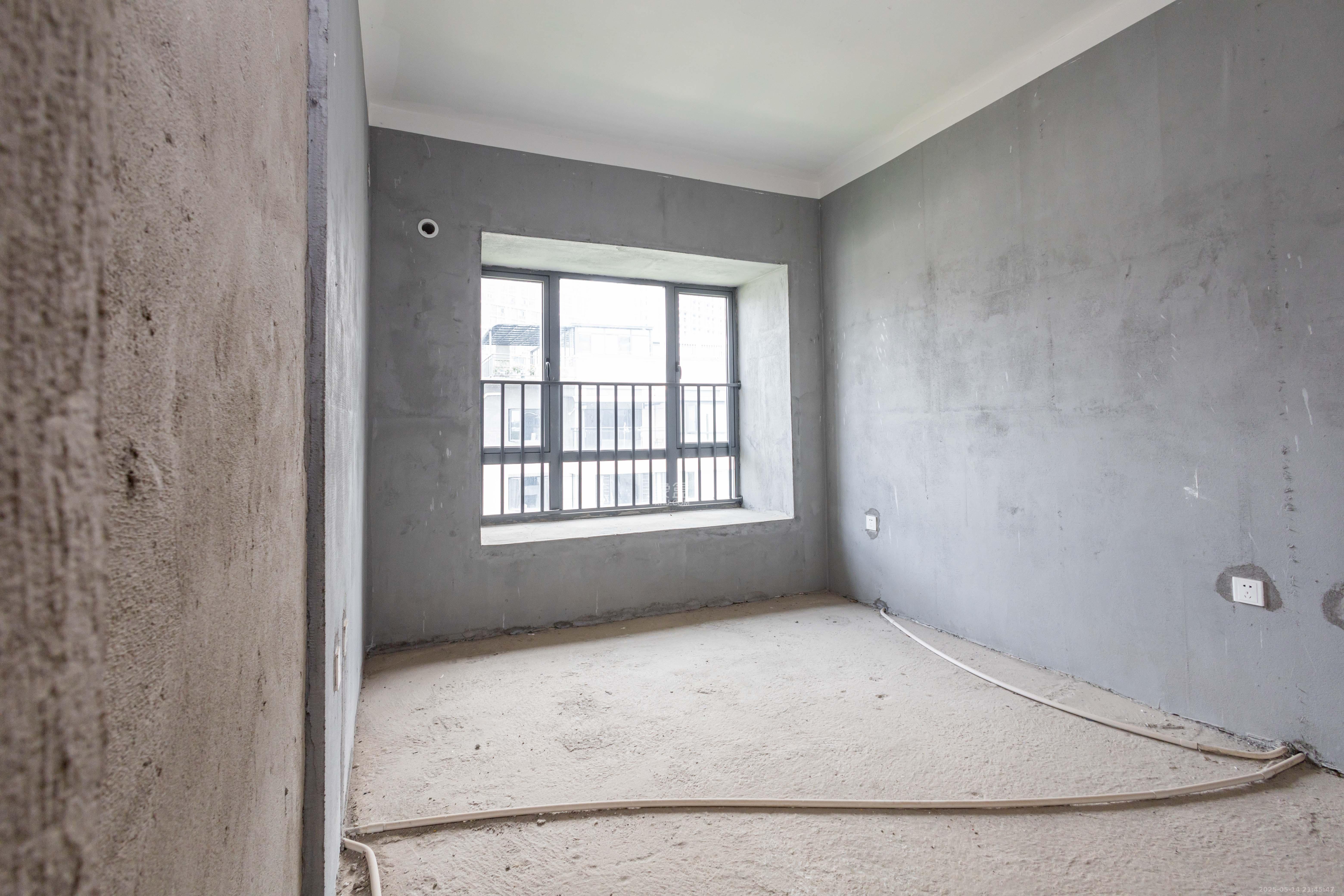 敏捷珑玥府  5室2厅2卫    148.0万 敏捷珑玥府  5室2厅2卫    148.0万卧室