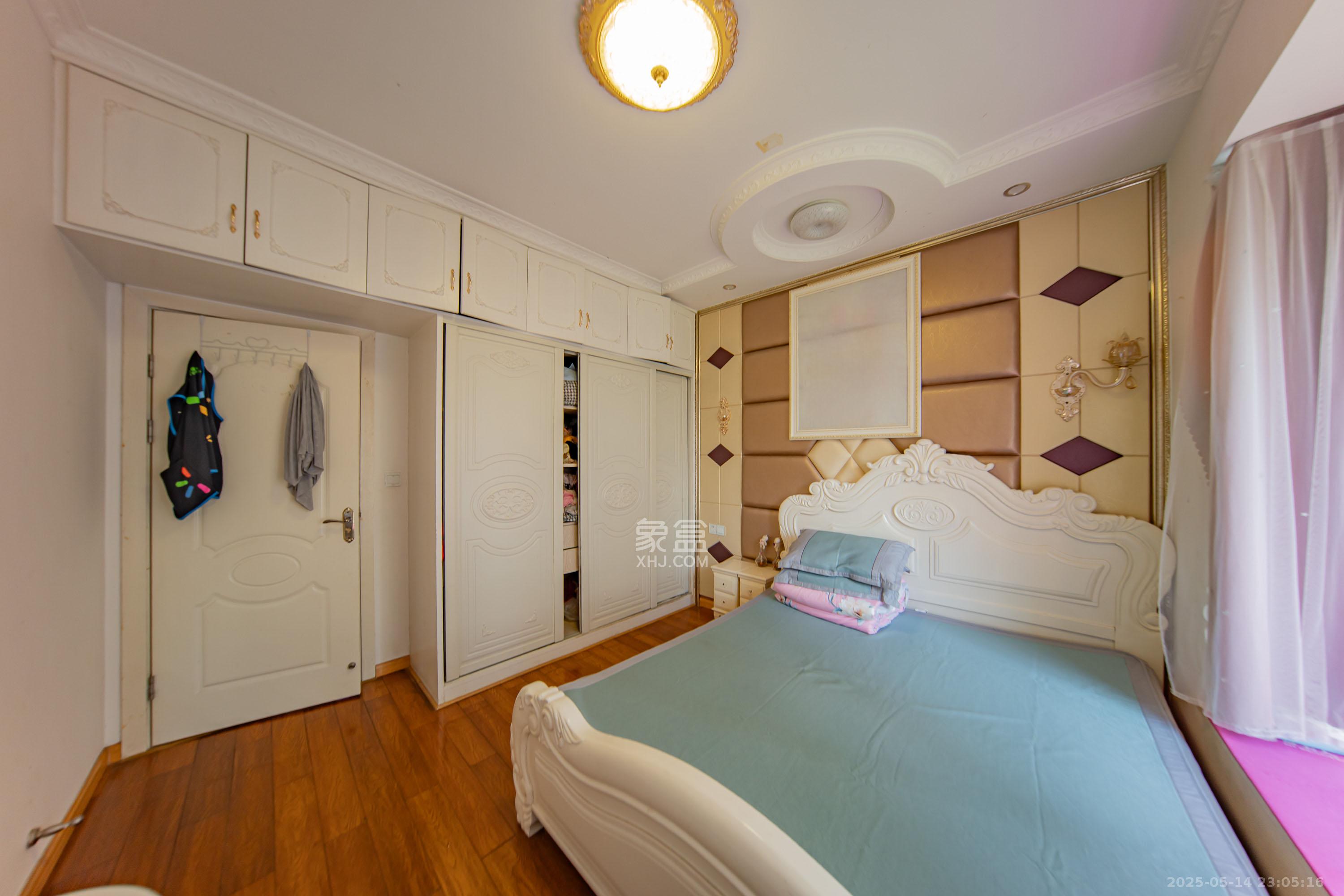 洋湖时代 3室2厅2卫 73.8万 洋湖时代 3室2厅2卫 73.8万卧室