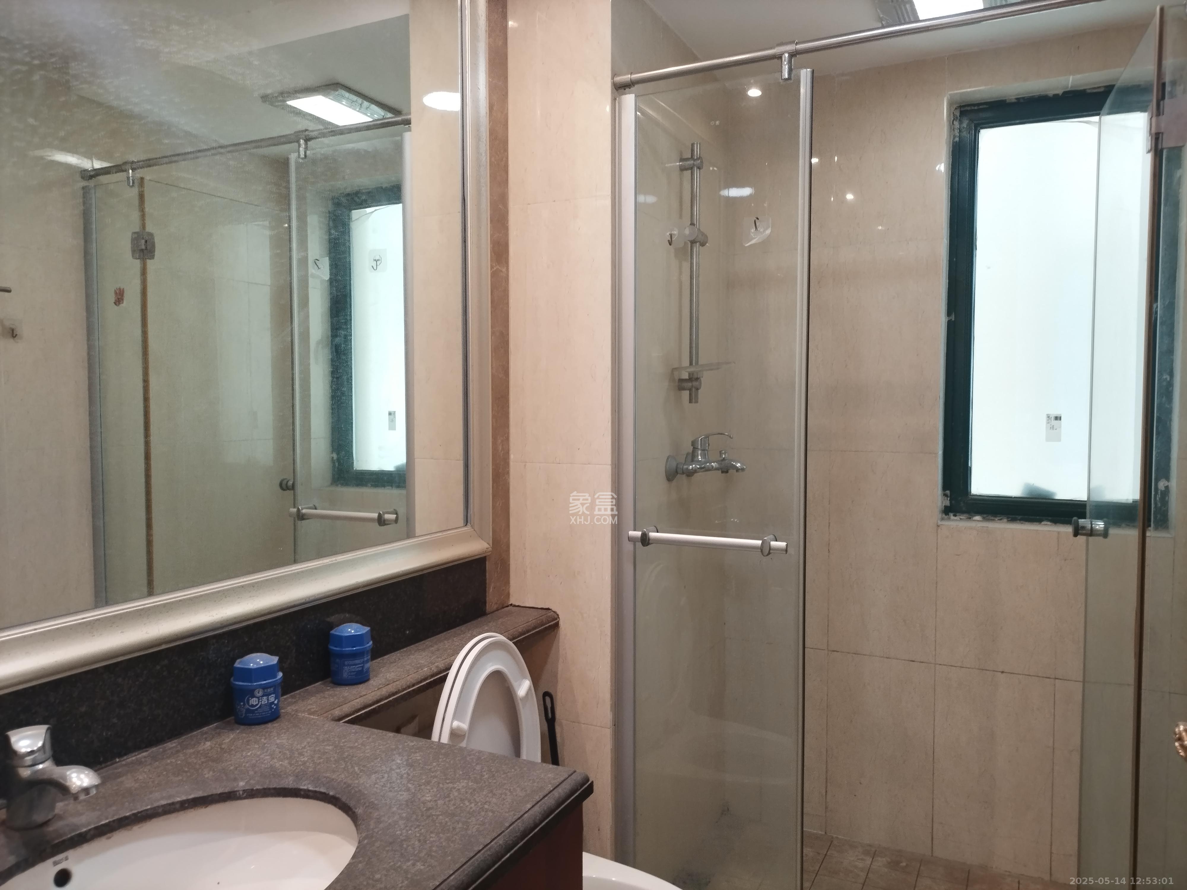 恒大翡翠华庭  3室2厅2卫    1800.0元/月 恒大翡翠华庭  3室2厅2卫    1800.0元/月室内图