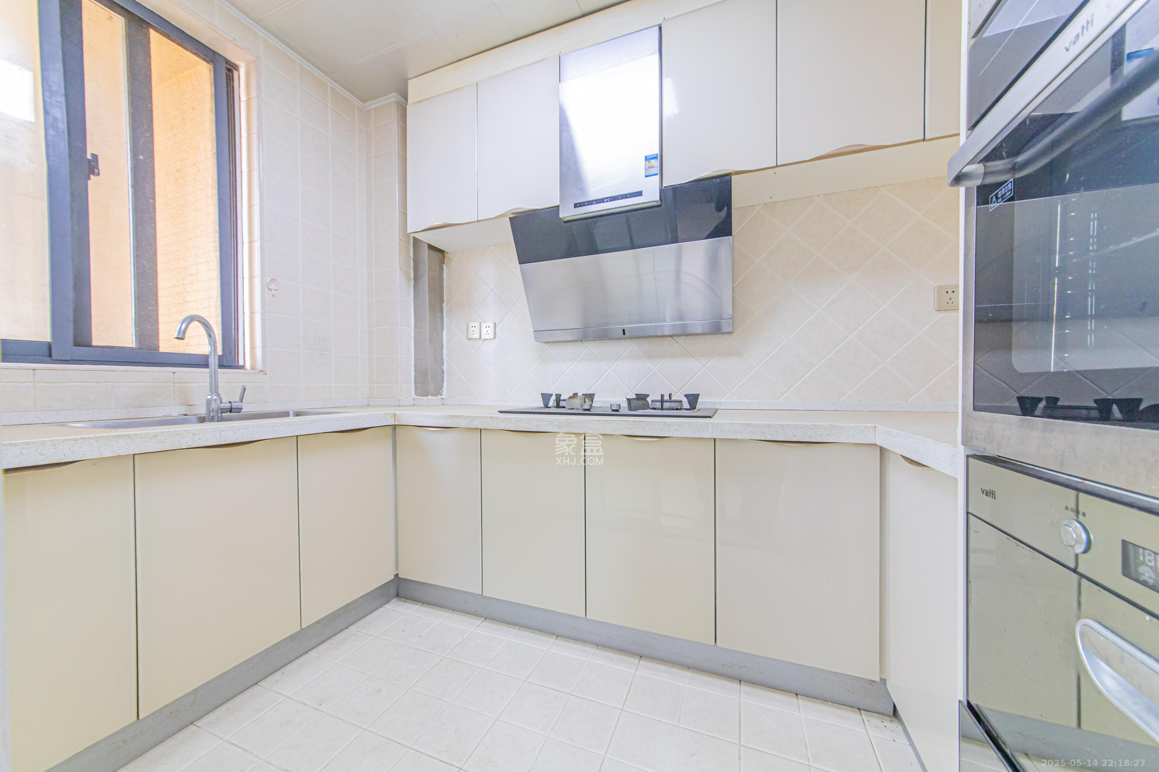 中建芙蓉嘉苑 3室2厅2卫 107.0万 中建芙蓉嘉苑 3室2厅2卫 107.0万厨房