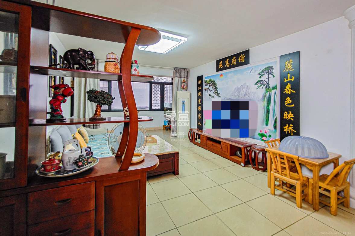 楚湘街二条巷散盘 3室2厅2卫 119.8万 楚湘街二条巷散盘 3室2厅2卫 119.8万客厅