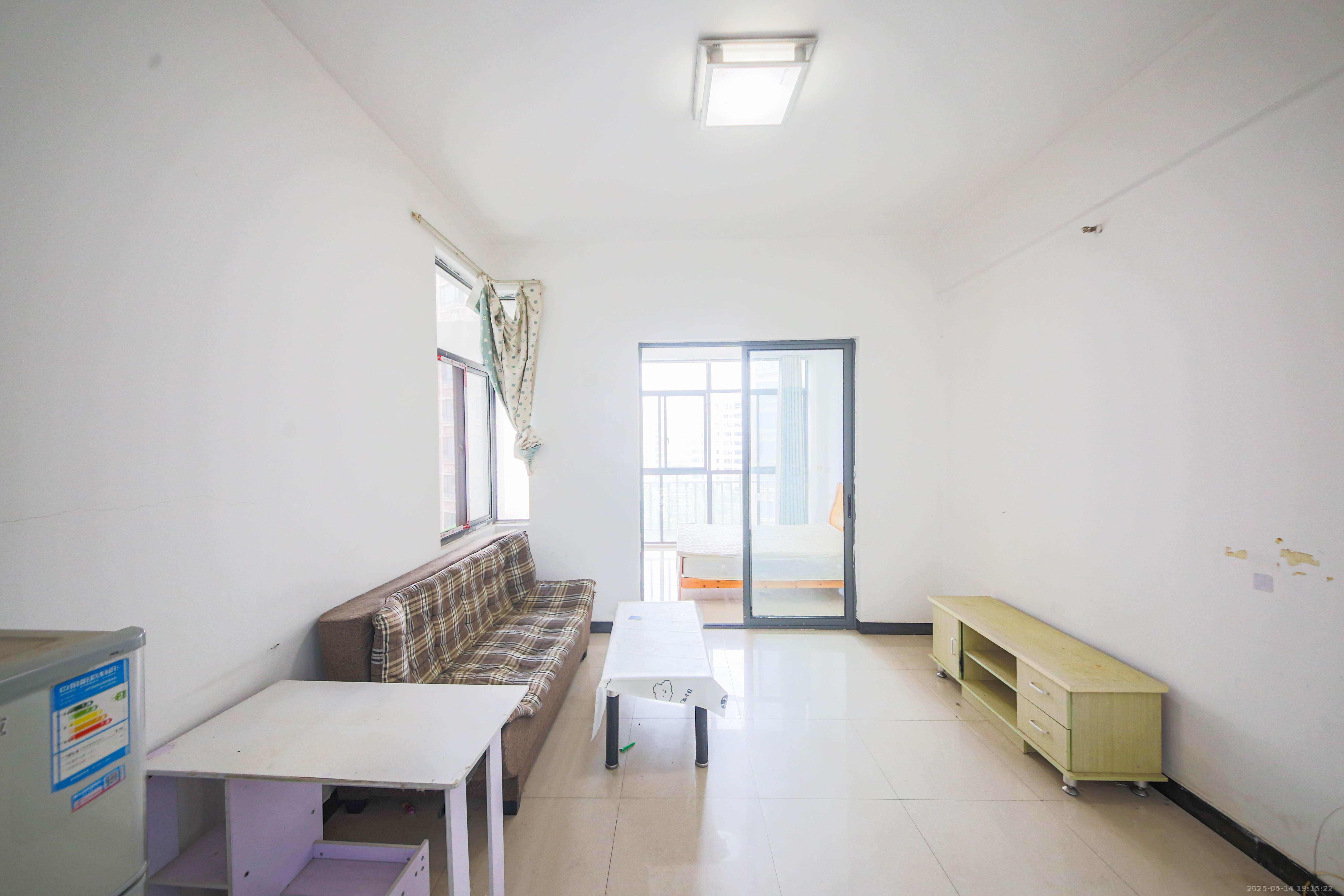 鑫远湘府逸园 1室1厅1卫 28.8万 鑫远湘府逸园 1室1厅1卫 28.8万客厅