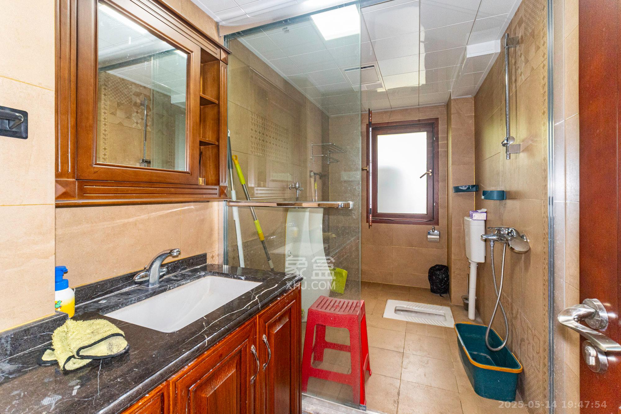 星湖湾一期洋房 7室2厅4卫 298.0万 星湖湾一期洋房 7室2厅4卫 298.0万卫生间