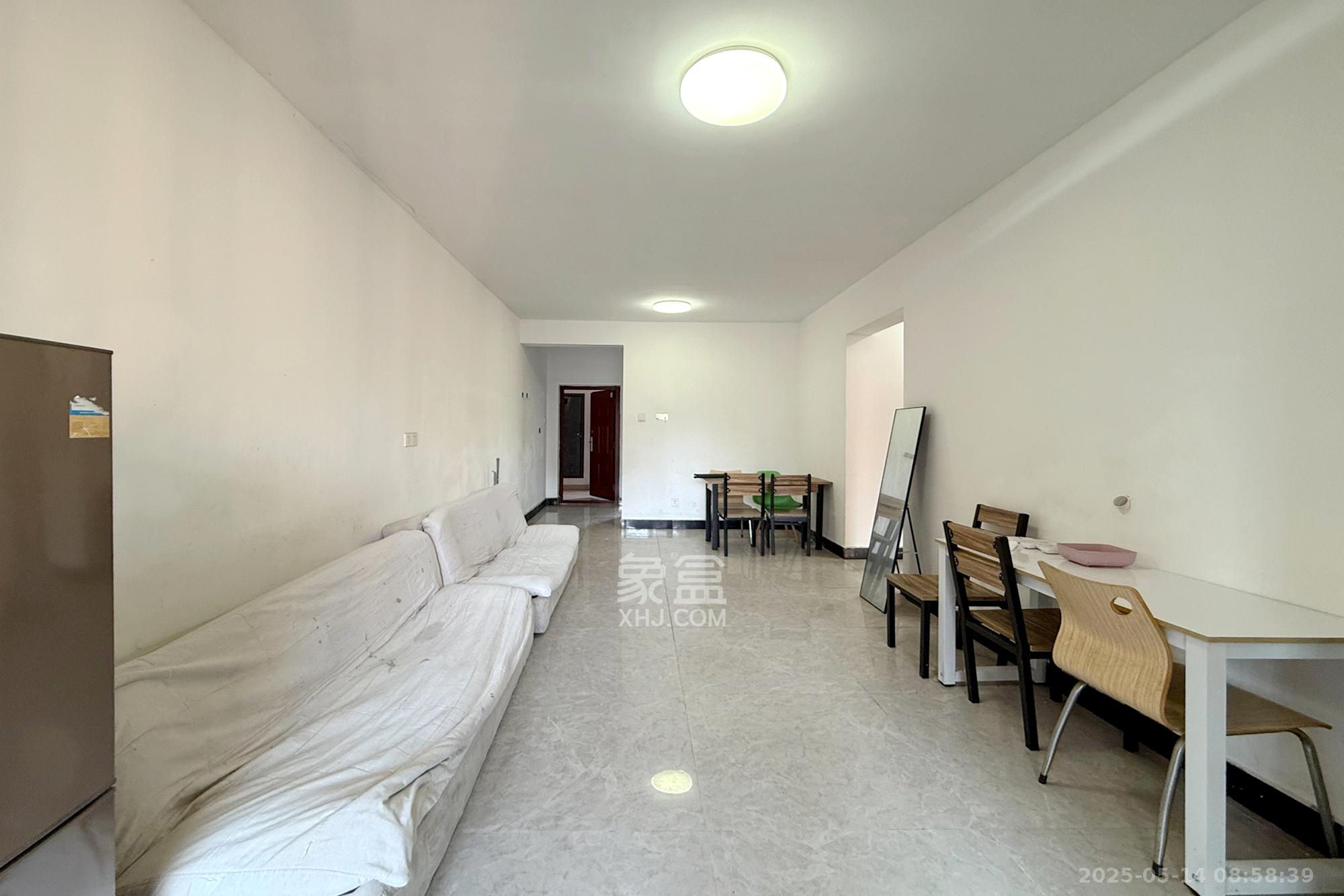 新城国际花都 3室2厅1卫 53.0万 新城国际花都 3室2厅1卫 53.0万客厅