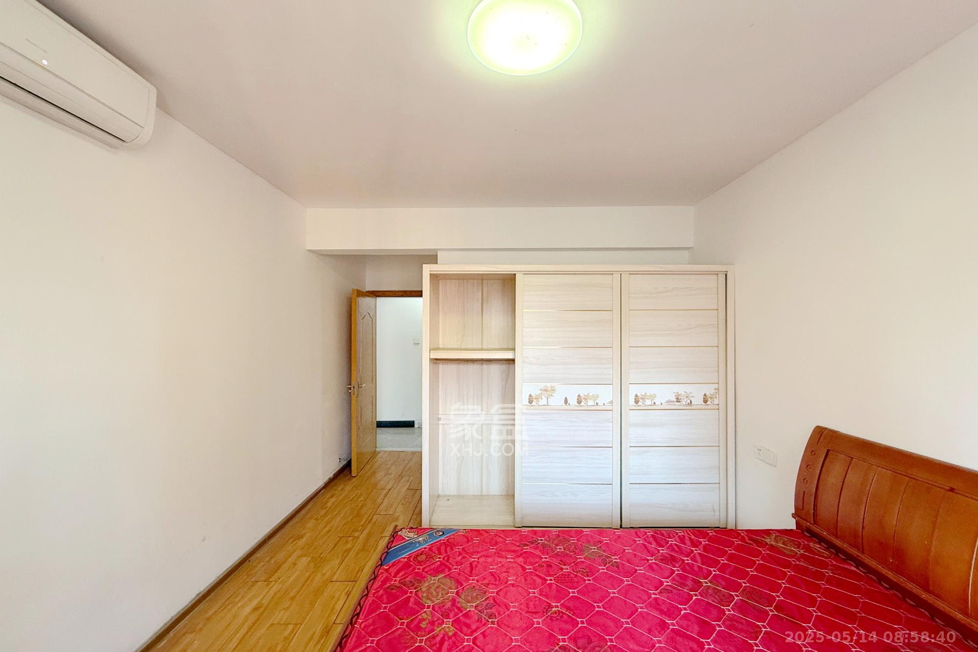 新城国际花都 3室2厅1卫 53.0万 新城国际花都 3室2厅1卫 53.0万卧室