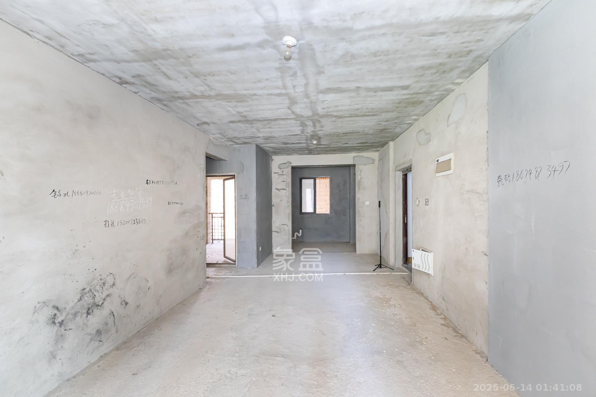 乾源国际 3室2厅2卫 74.0万 乾源国际 3室2厅2卫 74.0万客厅