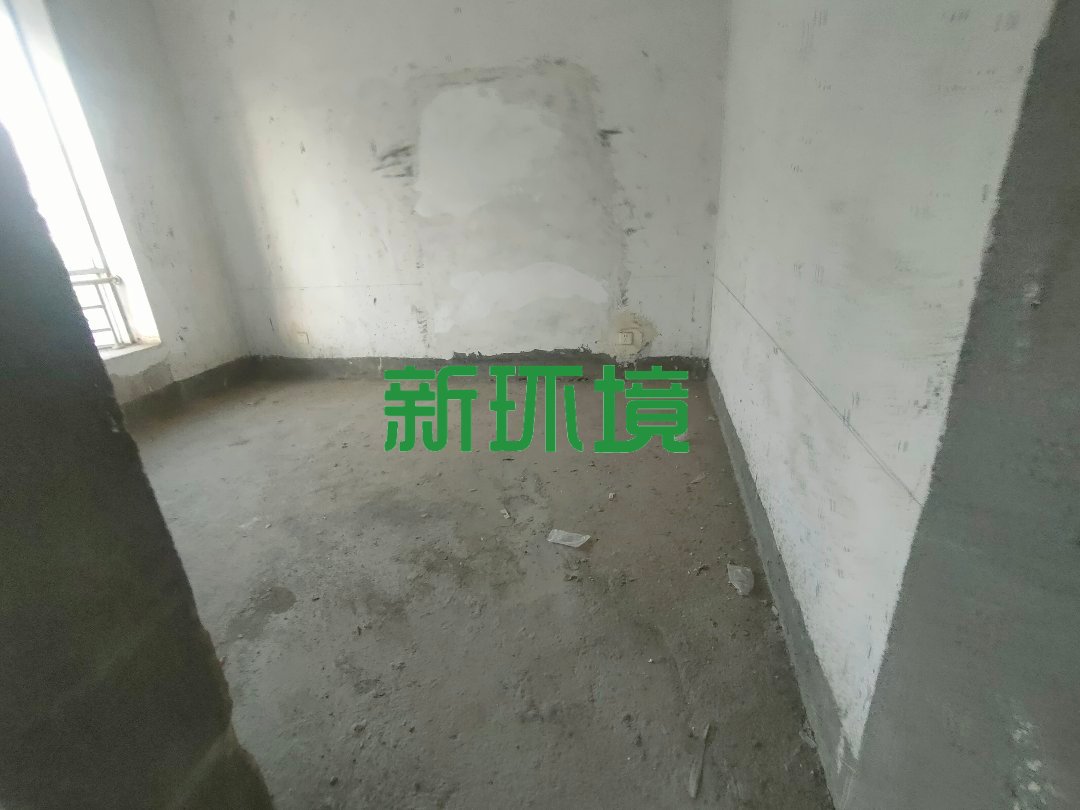 月亮湾一期  5室3厅2卫   105.00万客厅