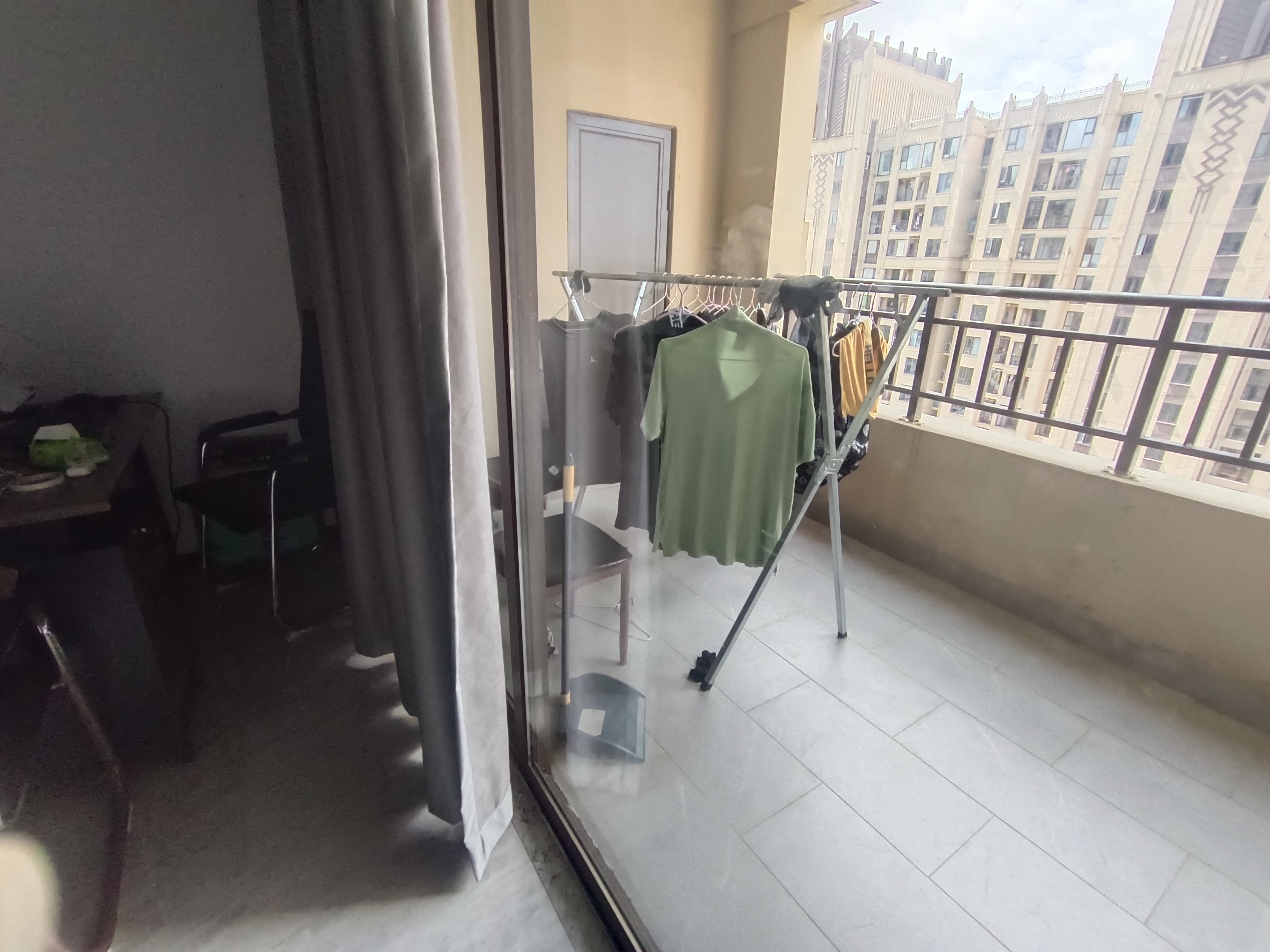 海航豪庭南苑  2室1厅1卫    255.0万 海航豪庭南苑  2室1厅1卫    255.0万客厅