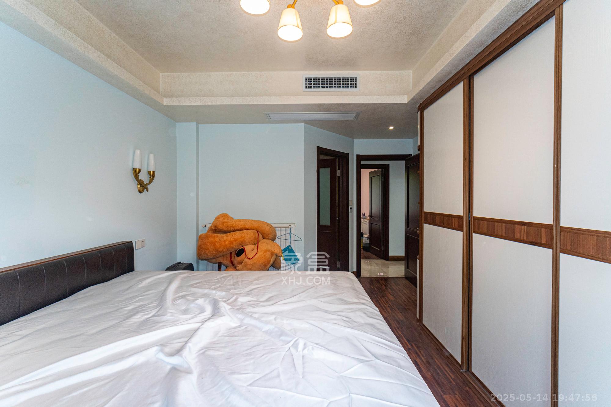 星湖湾一期洋房 7室2厅4卫 298.0万 星湖湾一期洋房 7室2厅4卫 298.0万卧室