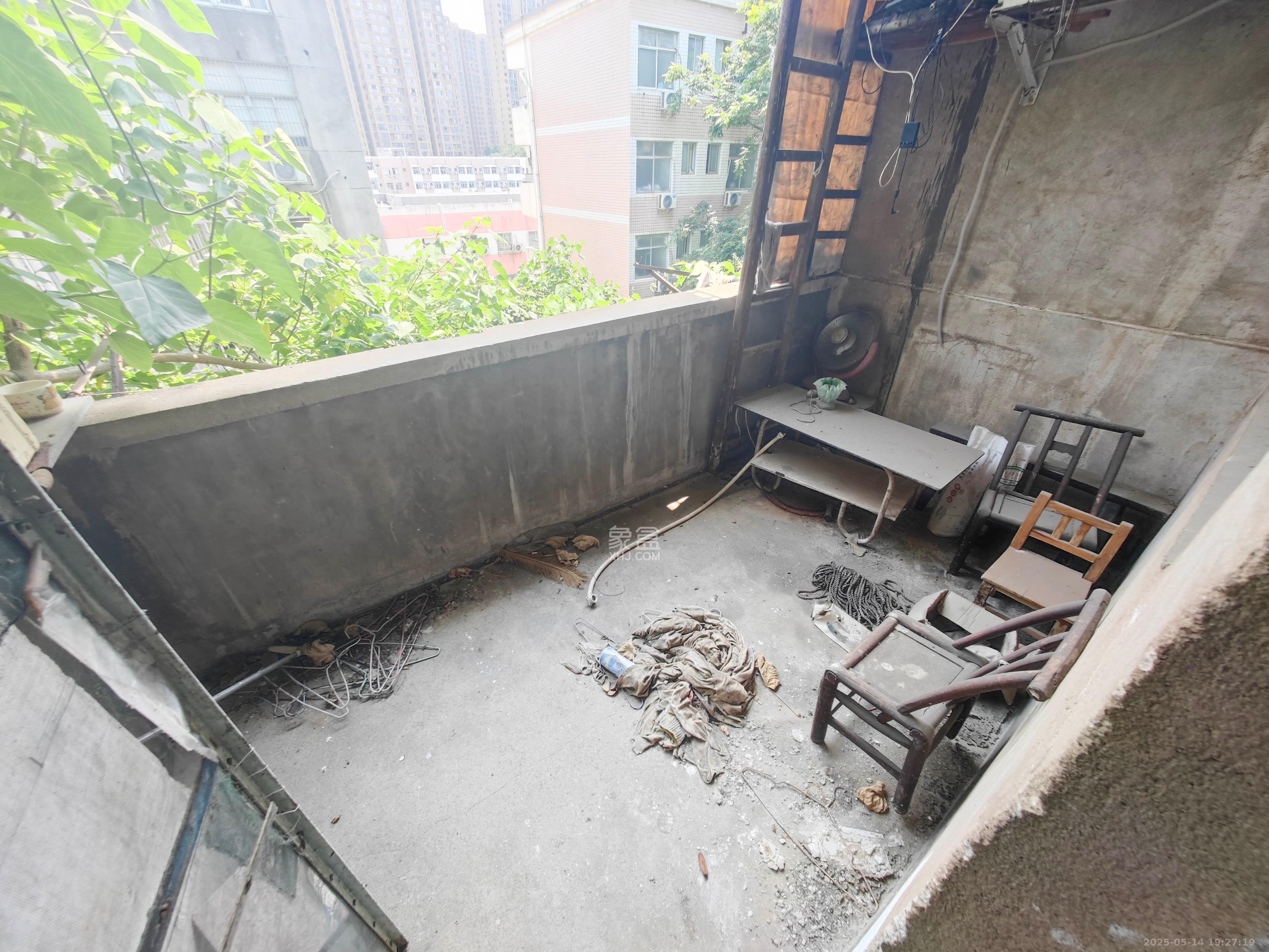 梅苑家园  3室2厅1卫   40.00万其他