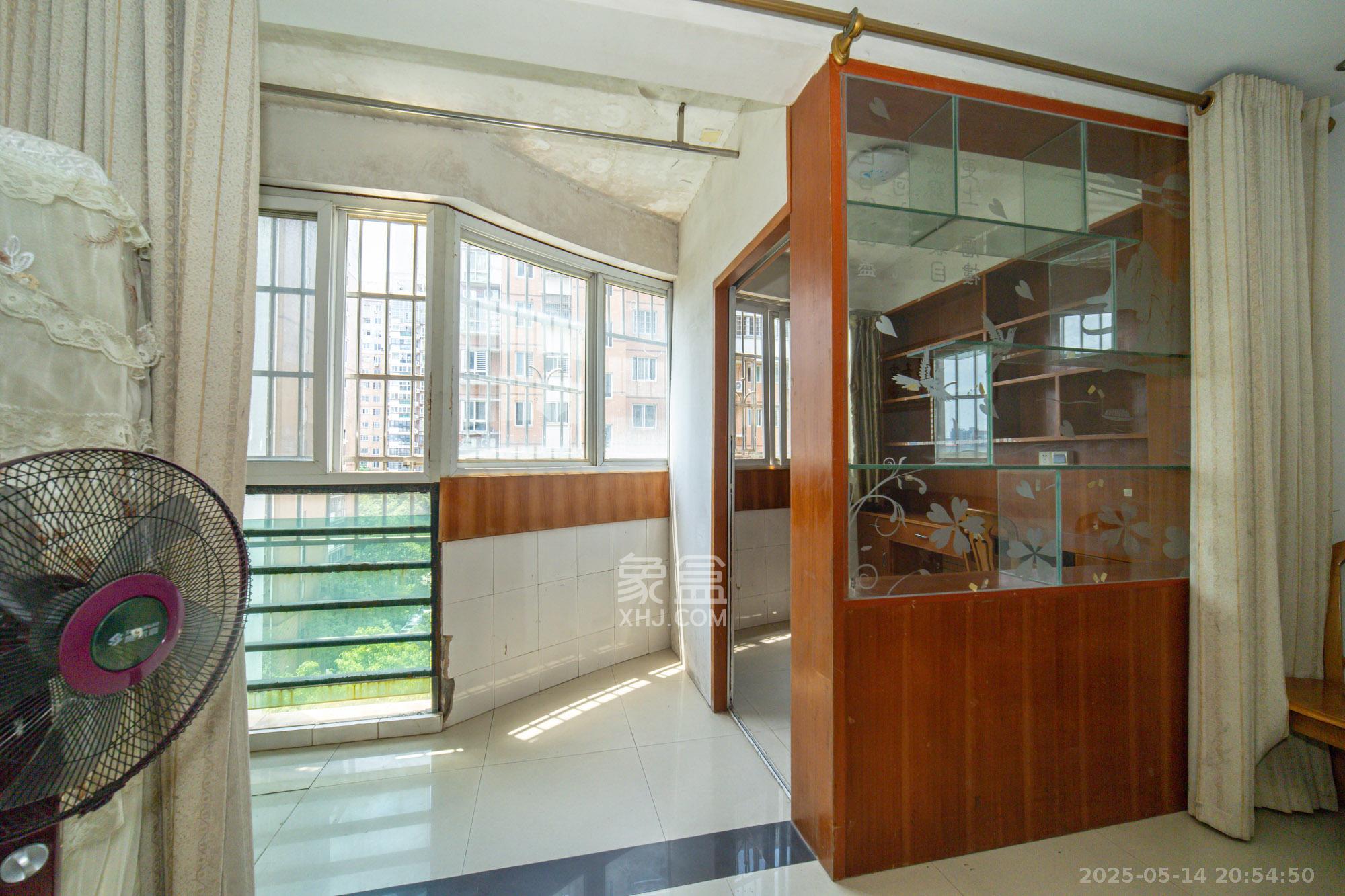 晶华美地 3室2厅1卫 64.8万 晶华美地 3室2厅1卫 64.8万阳台