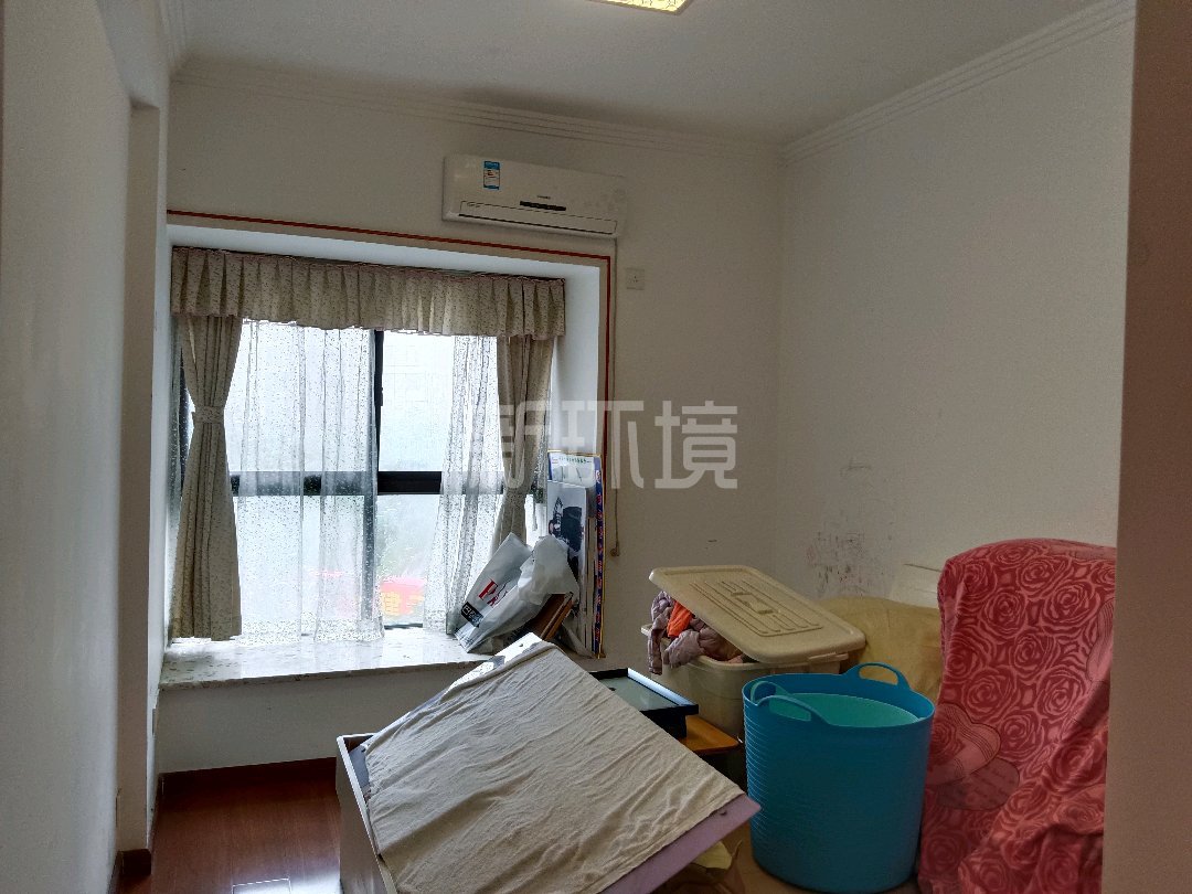 月亮湾二期B区  3室2厅2卫   82.00万客厅