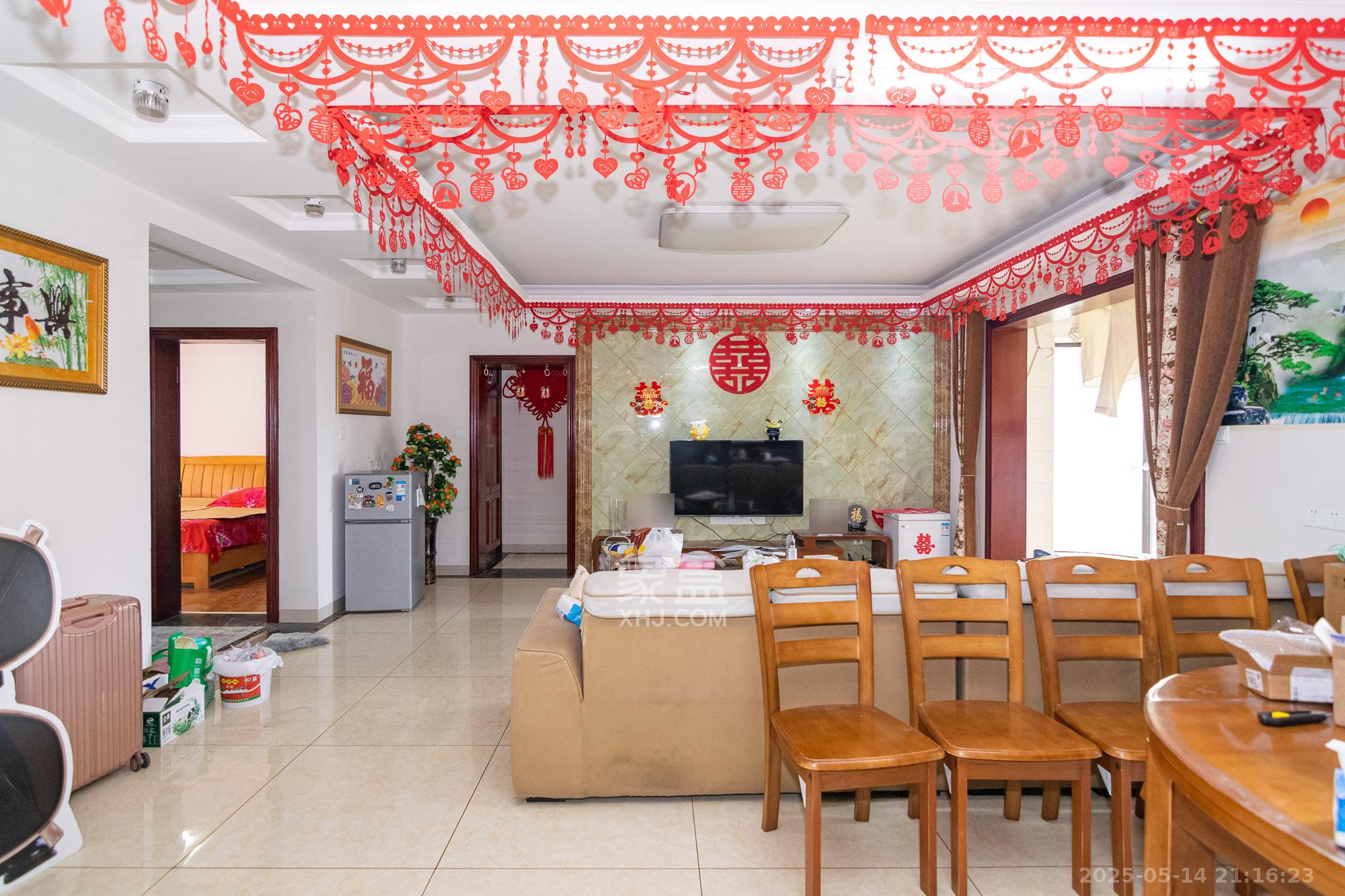 润和紫郡一期 4室2厅2卫 90.0万 润和紫郡一期 4室2厅2卫 90.0万客厅