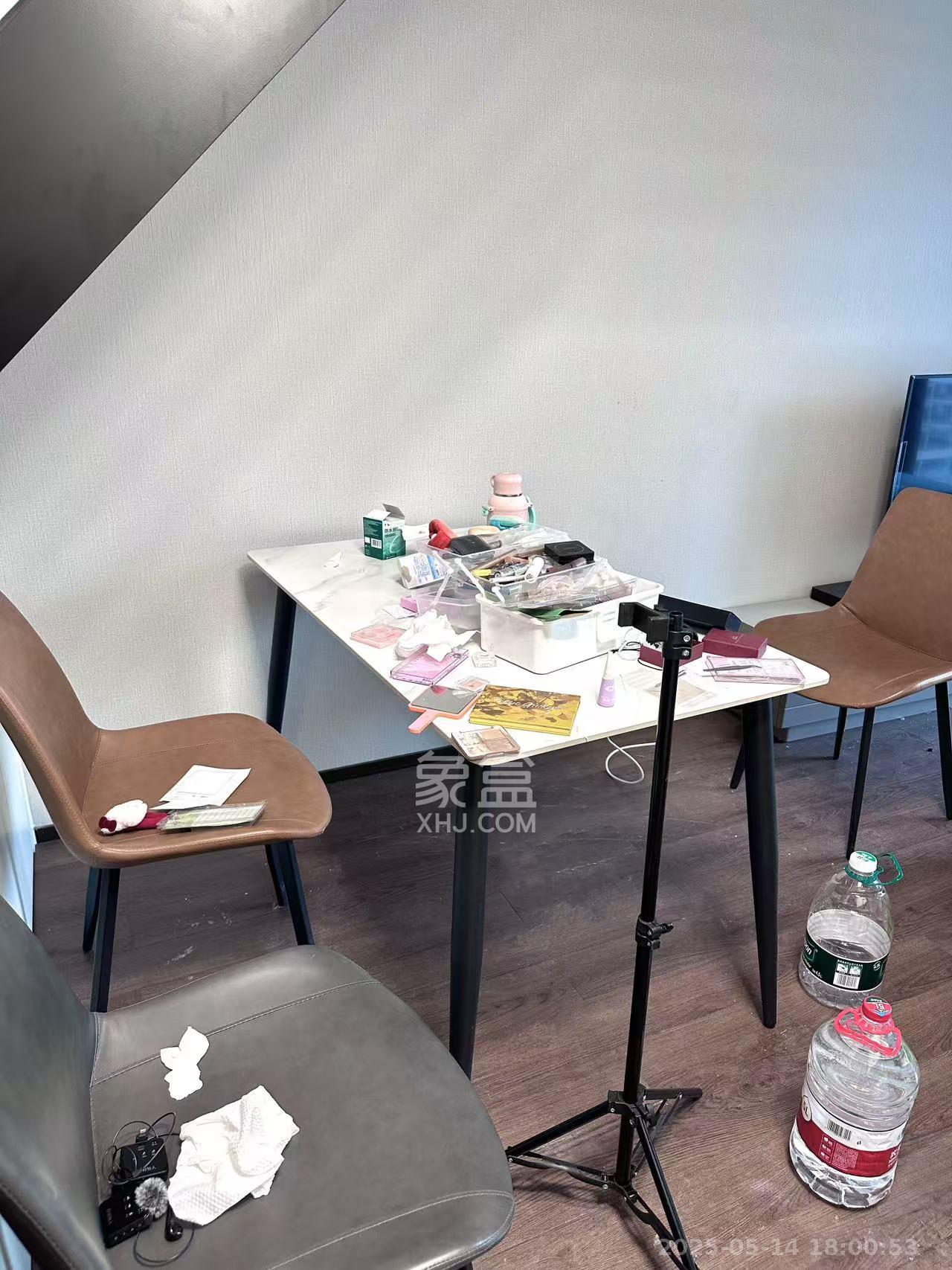 达美寰宇中心  3室1厅1卫   2450.00元/月室内图