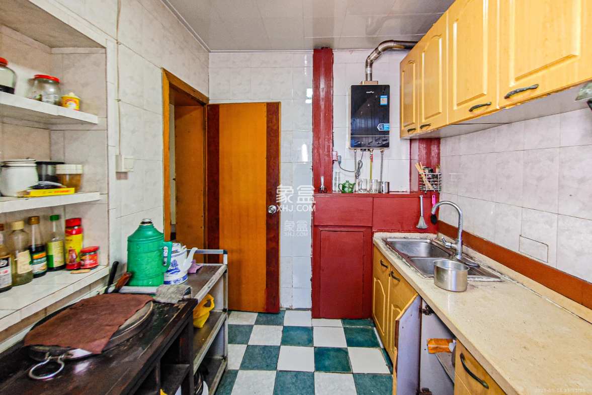 楚湘街二条巷散盘 3室2厅2卫 119.8万 楚湘街二条巷散盘 3室2厅2卫 119.8万厨房