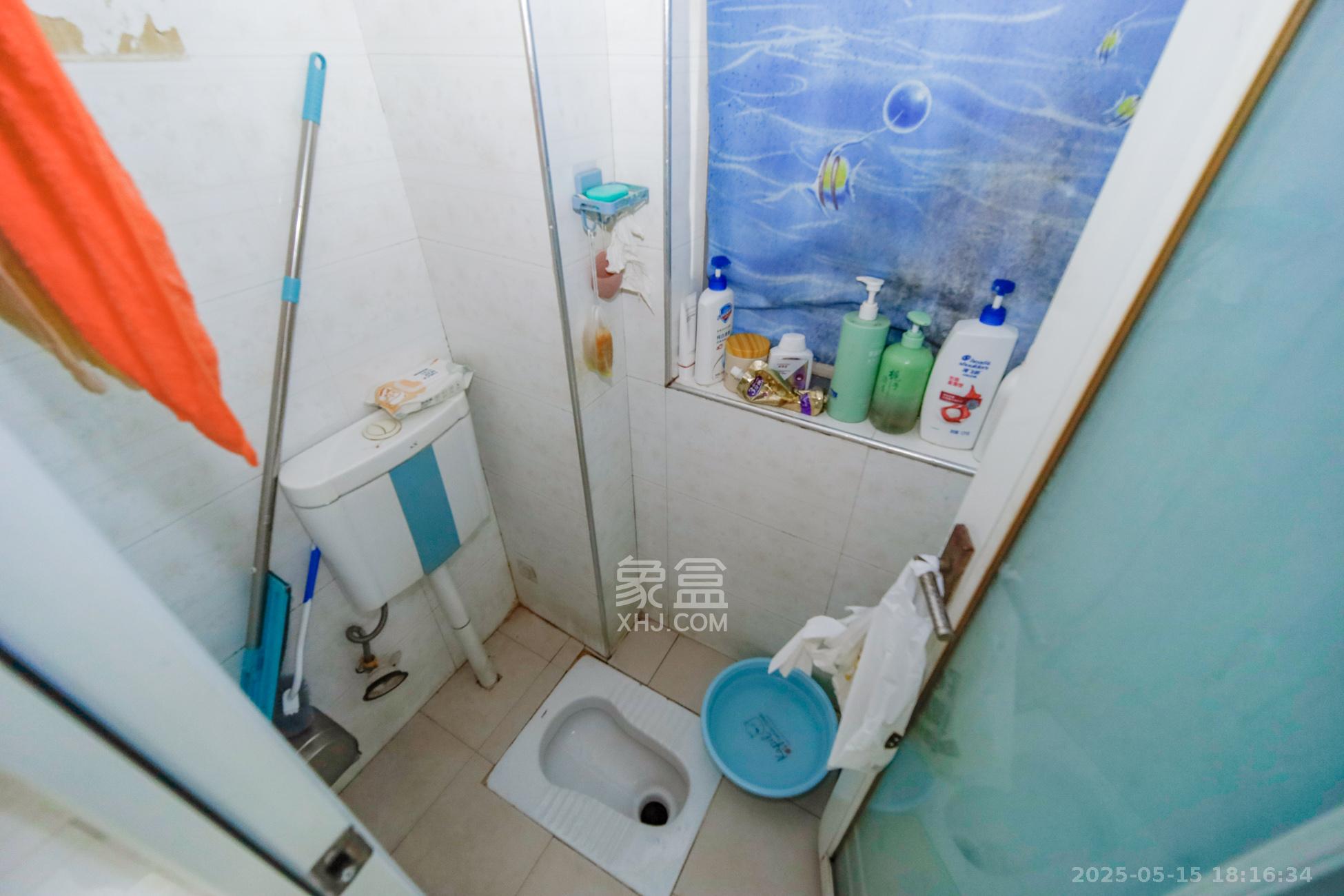 上海城小区  1室1厅1卫   36.80万卫生间