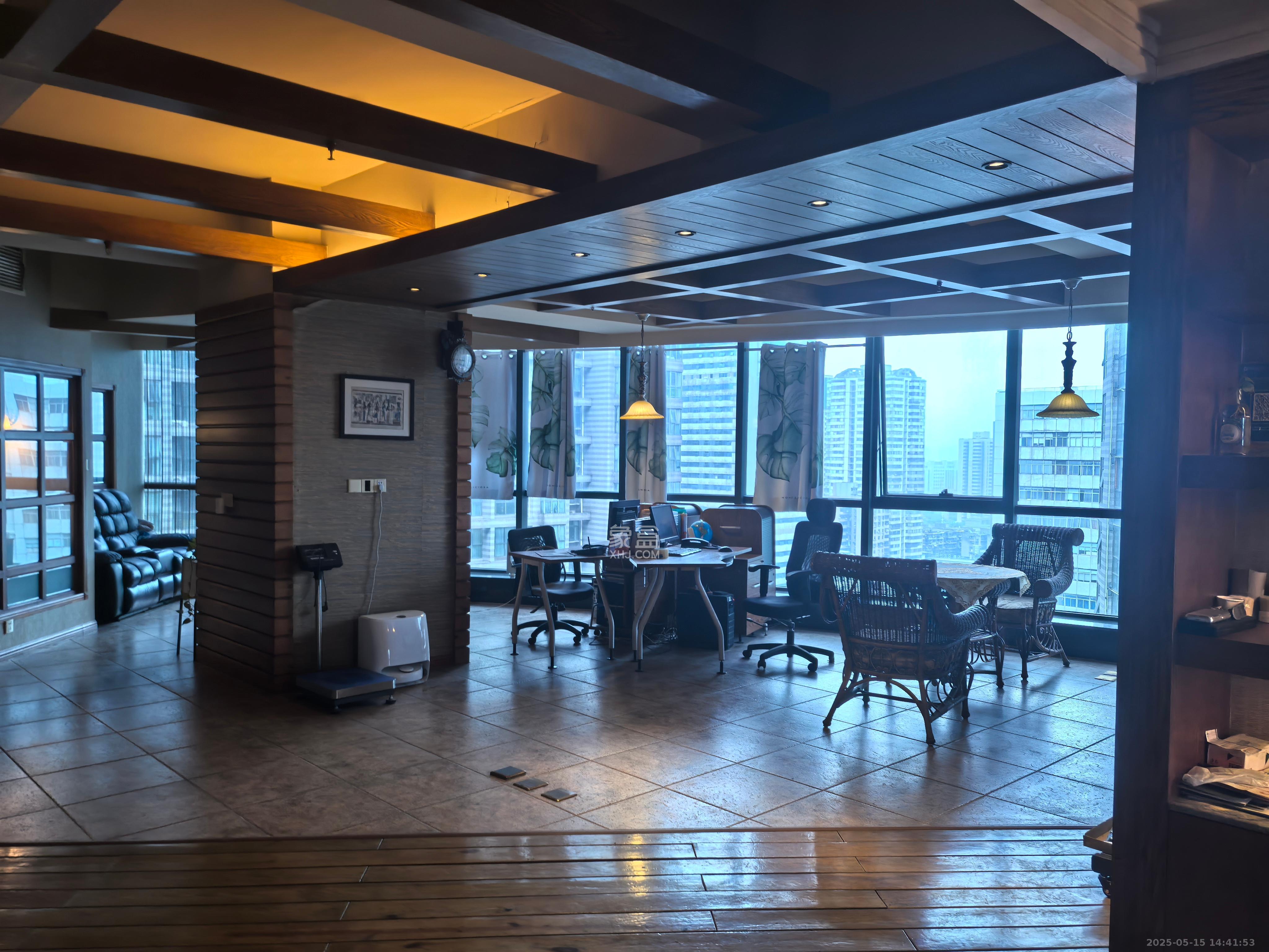 中天广场  3室1厅1卫    15000.0元/月 中天广场  3室1厅1卫    15000.0元/月