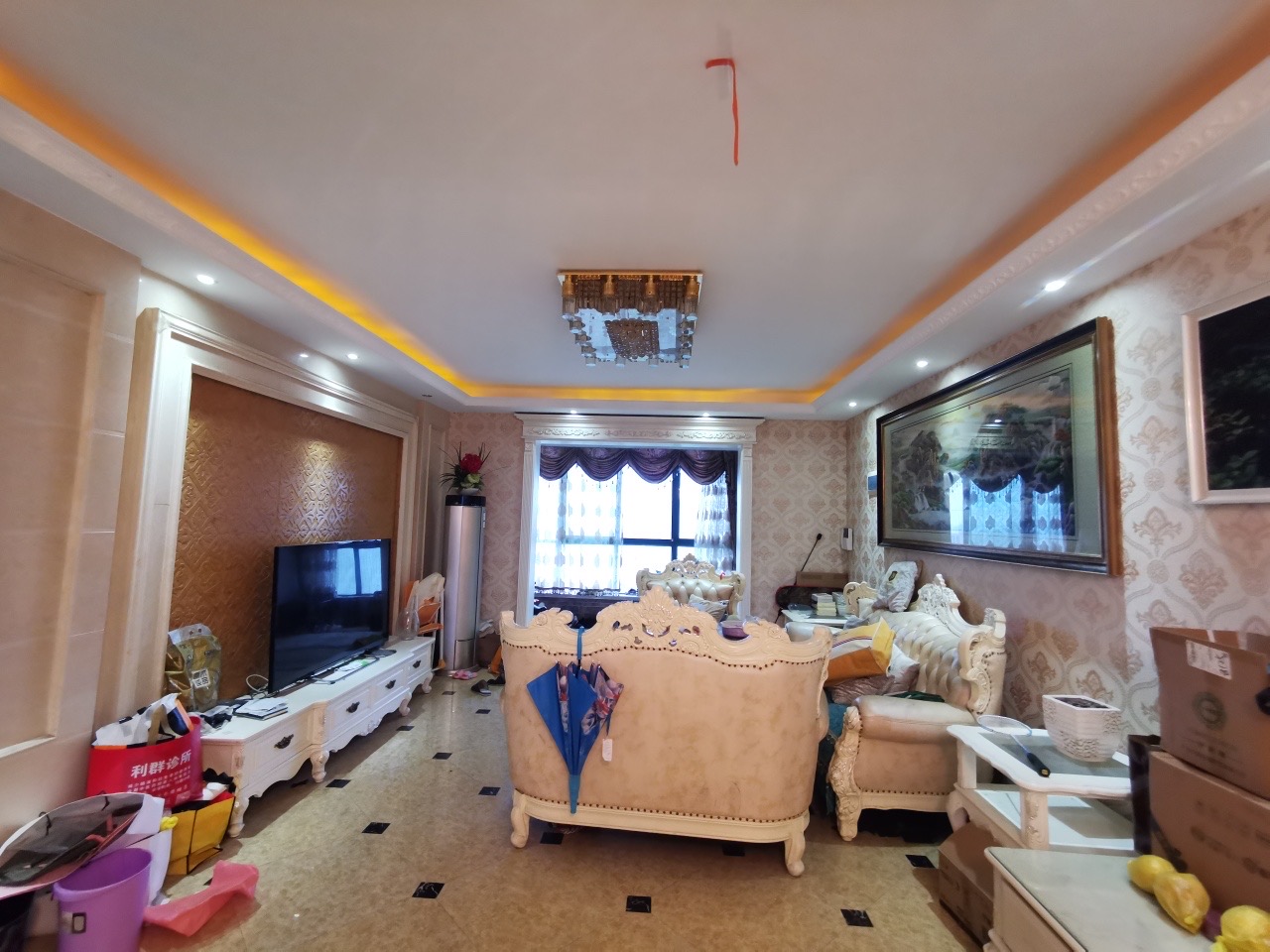 富厚名邸  4室2厅2卫    98.0万 富厚名邸  4室2厅2卫    98.0万客厅