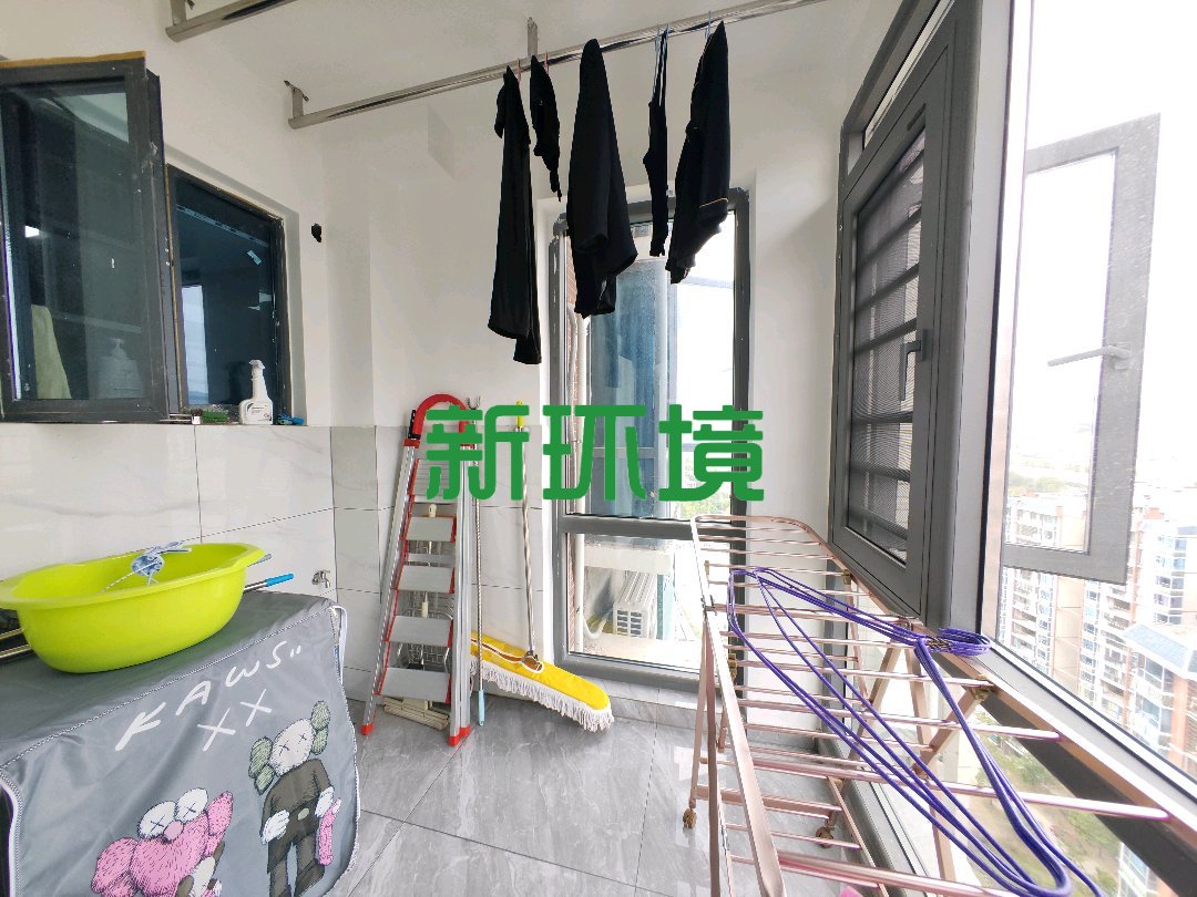 东方明珠  3室2厅1卫   75.00万客厅