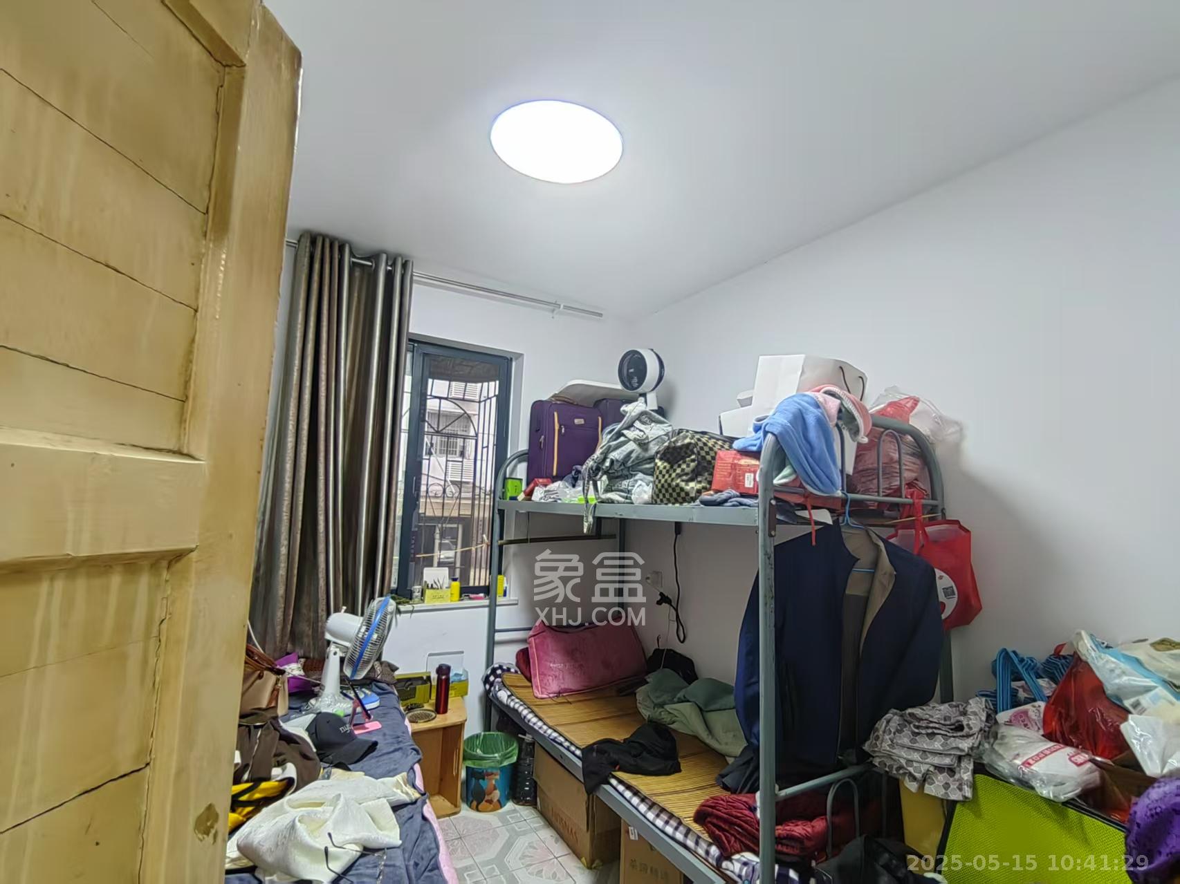 红旗社区  3室1厅1卫   2600.00元/月室内图