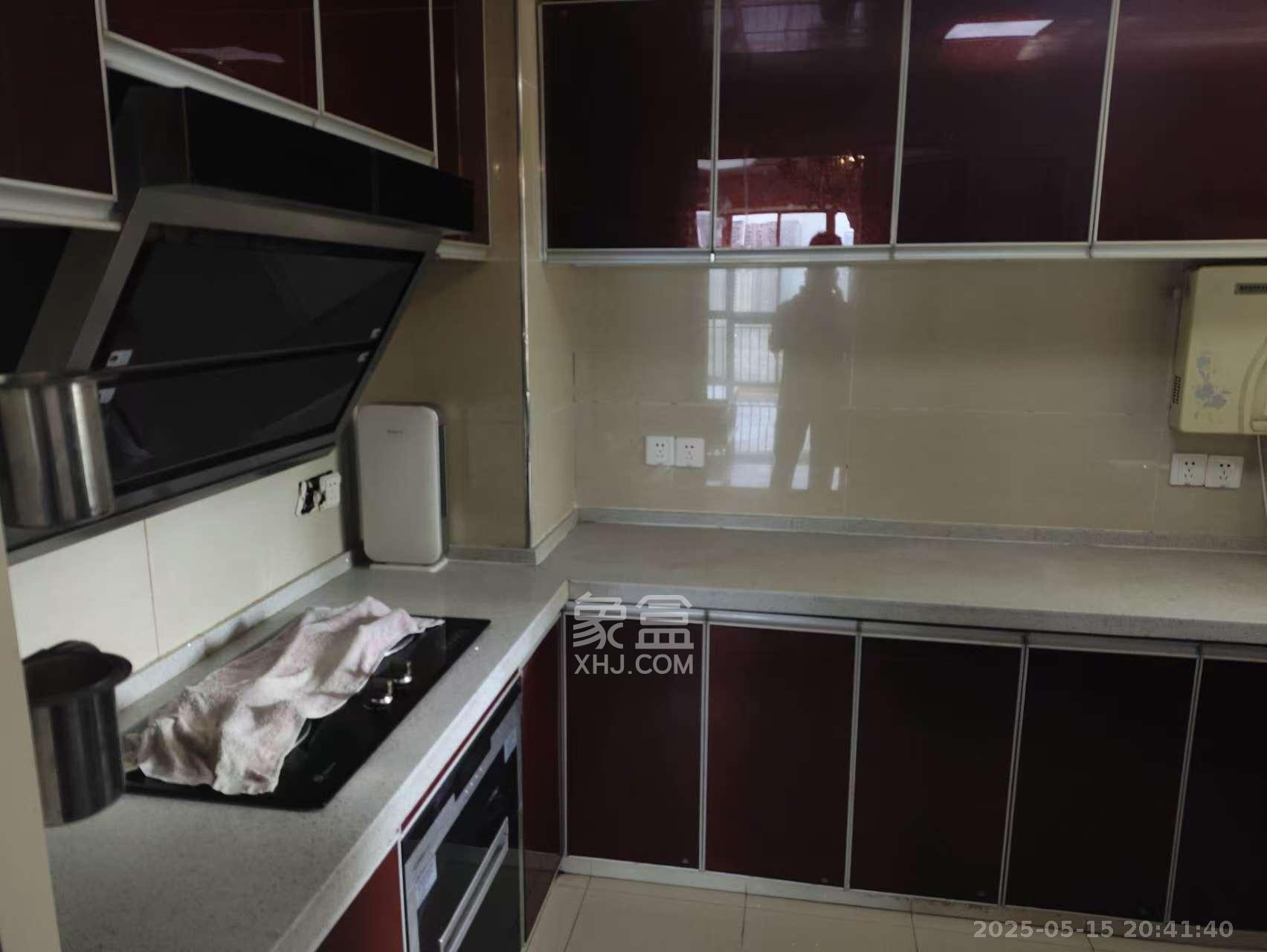 钱隆樽品(一、二、三期)  3室2厅2卫   2600.00元/月室内图
