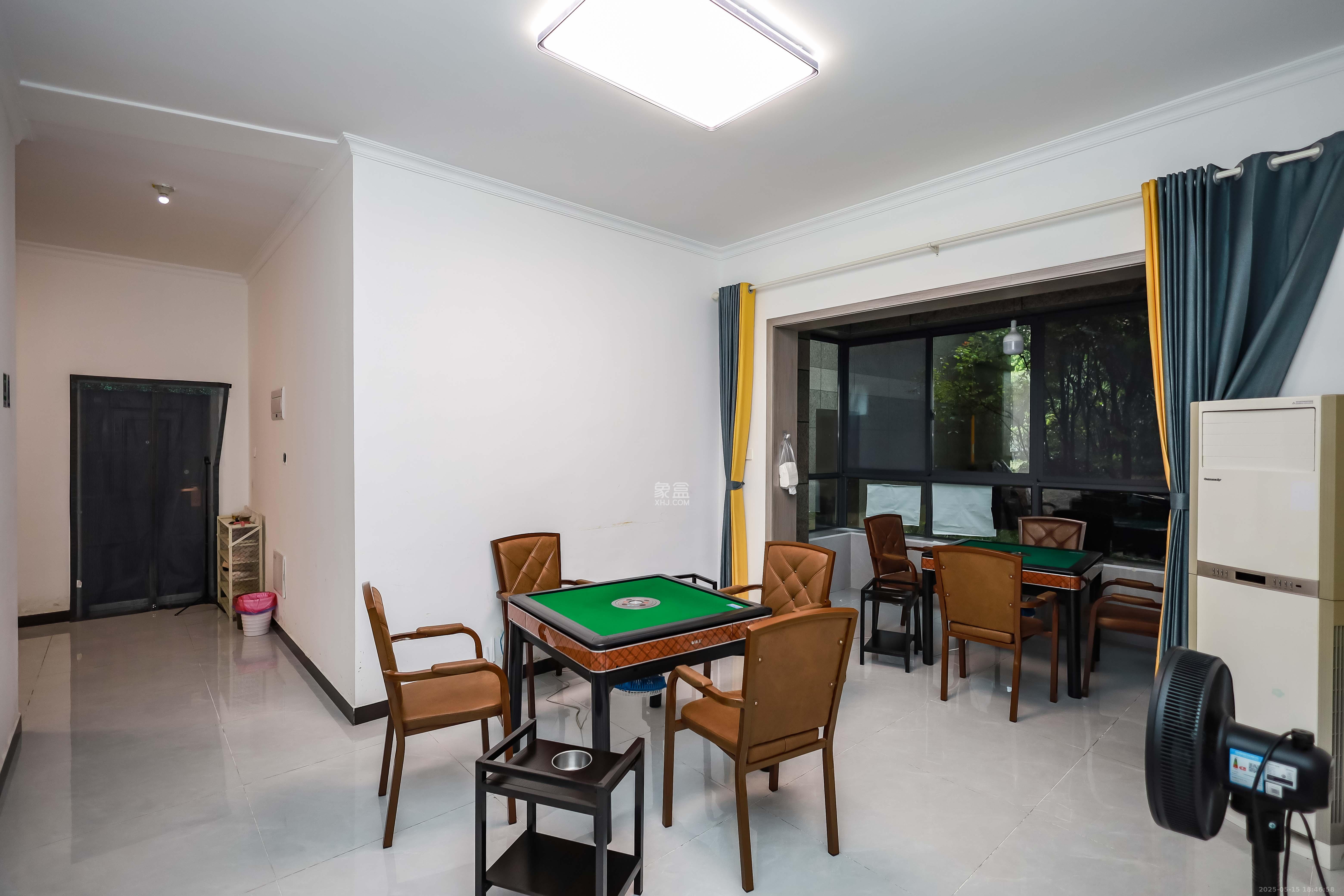 长房云时代  3室2厅2卫    92.0万客厅