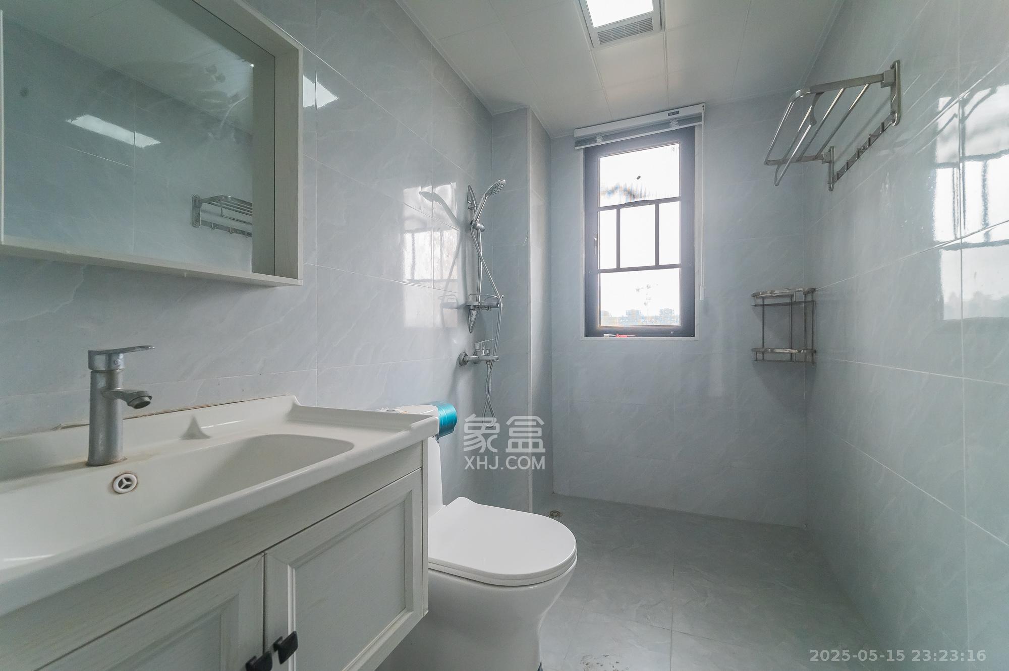 合能枫丹星悦 3室2厅2卫 90.0万 合能枫丹星悦 3室2厅2卫 90.0万卫生间