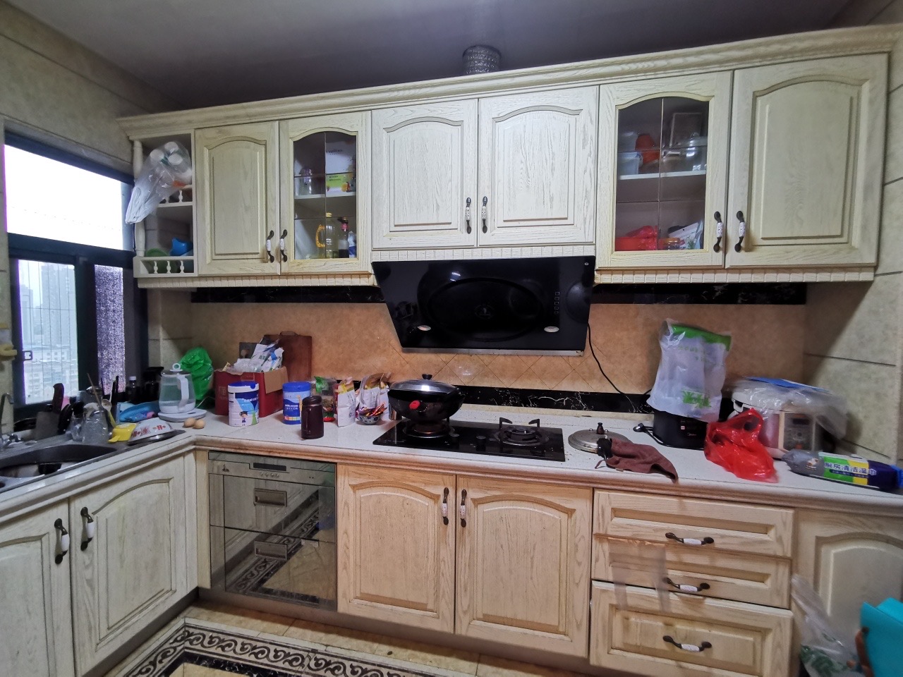 富厚名邸  4室2厅2卫    98.0万 富厚名邸  4室2厅2卫    98.0万客厅