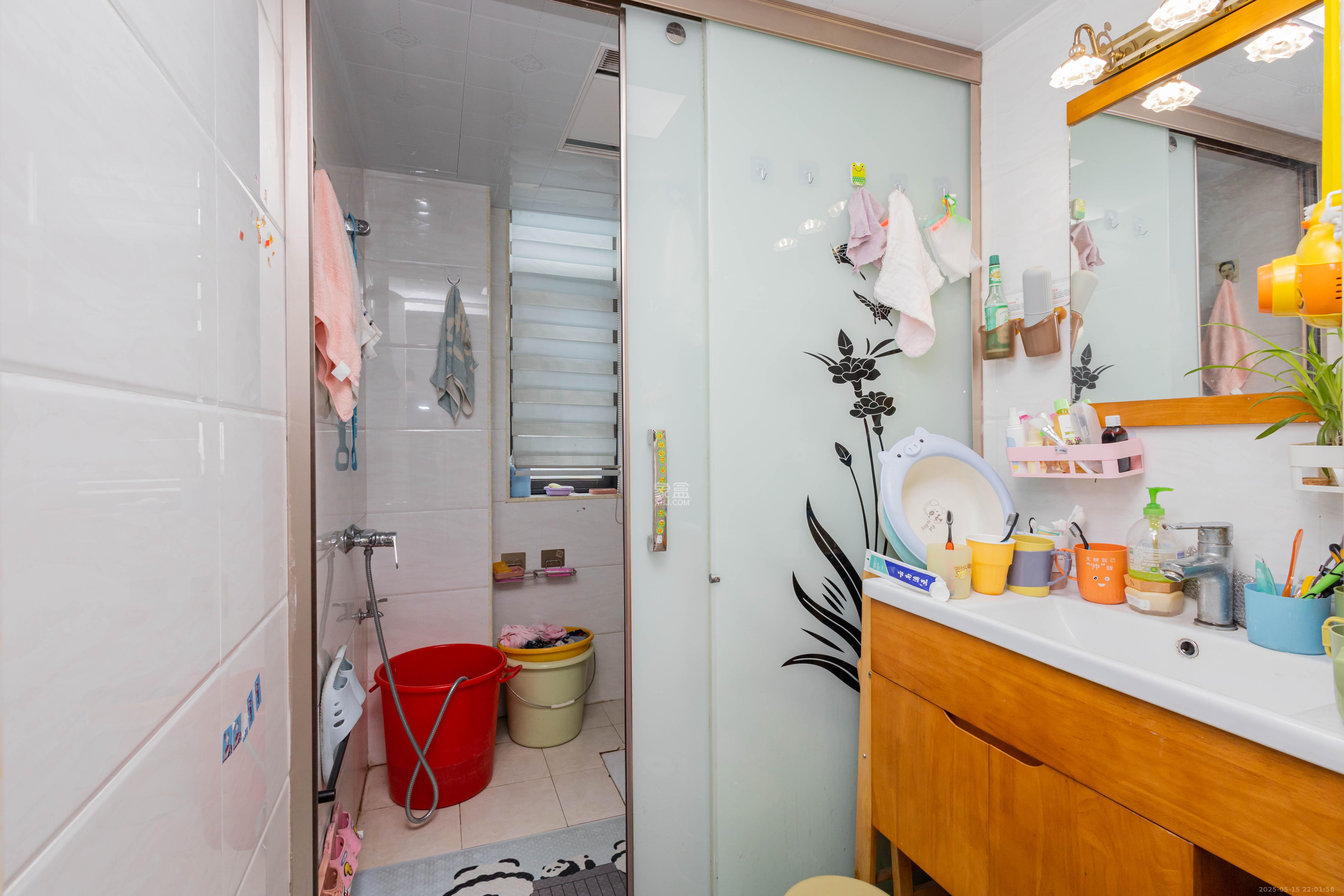 中国铁建国际城二期 3室2厅1卫 59.8万 中国铁建国际城二期 3室2厅1卫 59.8万卫生间