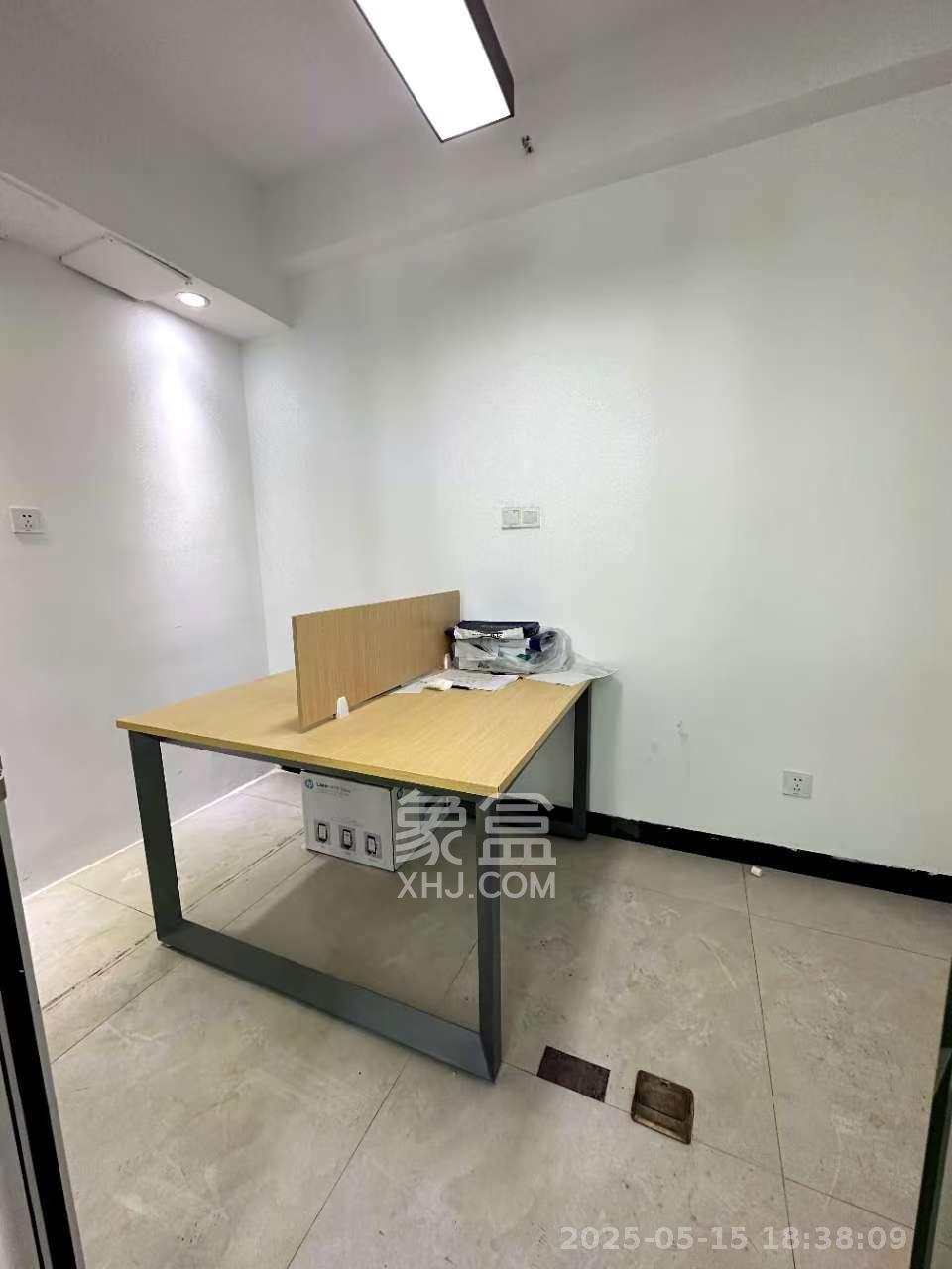 长房中庭国际（东郡华蓉广场）  2室2厅1卫   3600.00元/月室内图