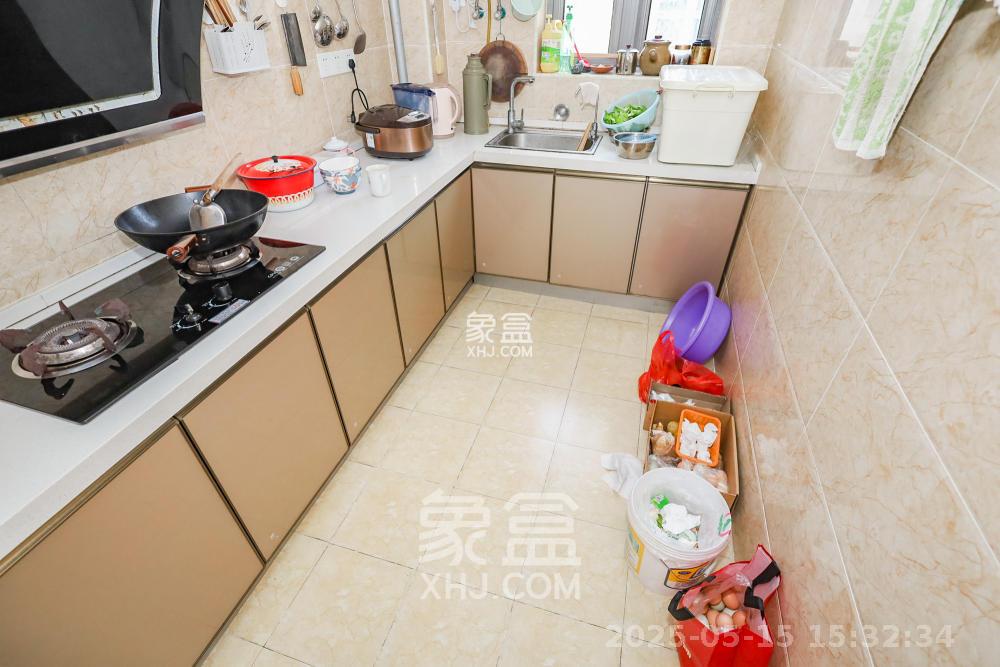 八方小区C区  3室2厅2卫   4200.00元/月室内图