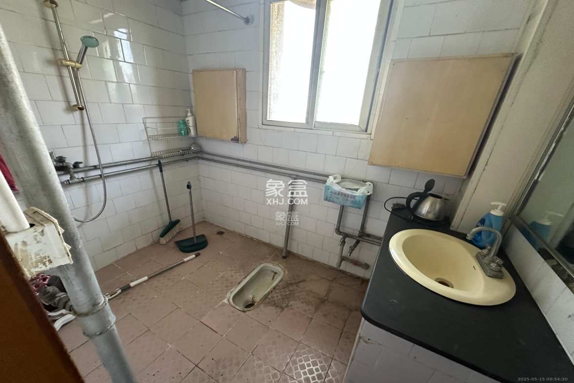 省进出口公司宿舍  2室2厅1卫    1300.0元/月 省进出口公司宿舍  2室2厅1卫    1300.0元/月室内图