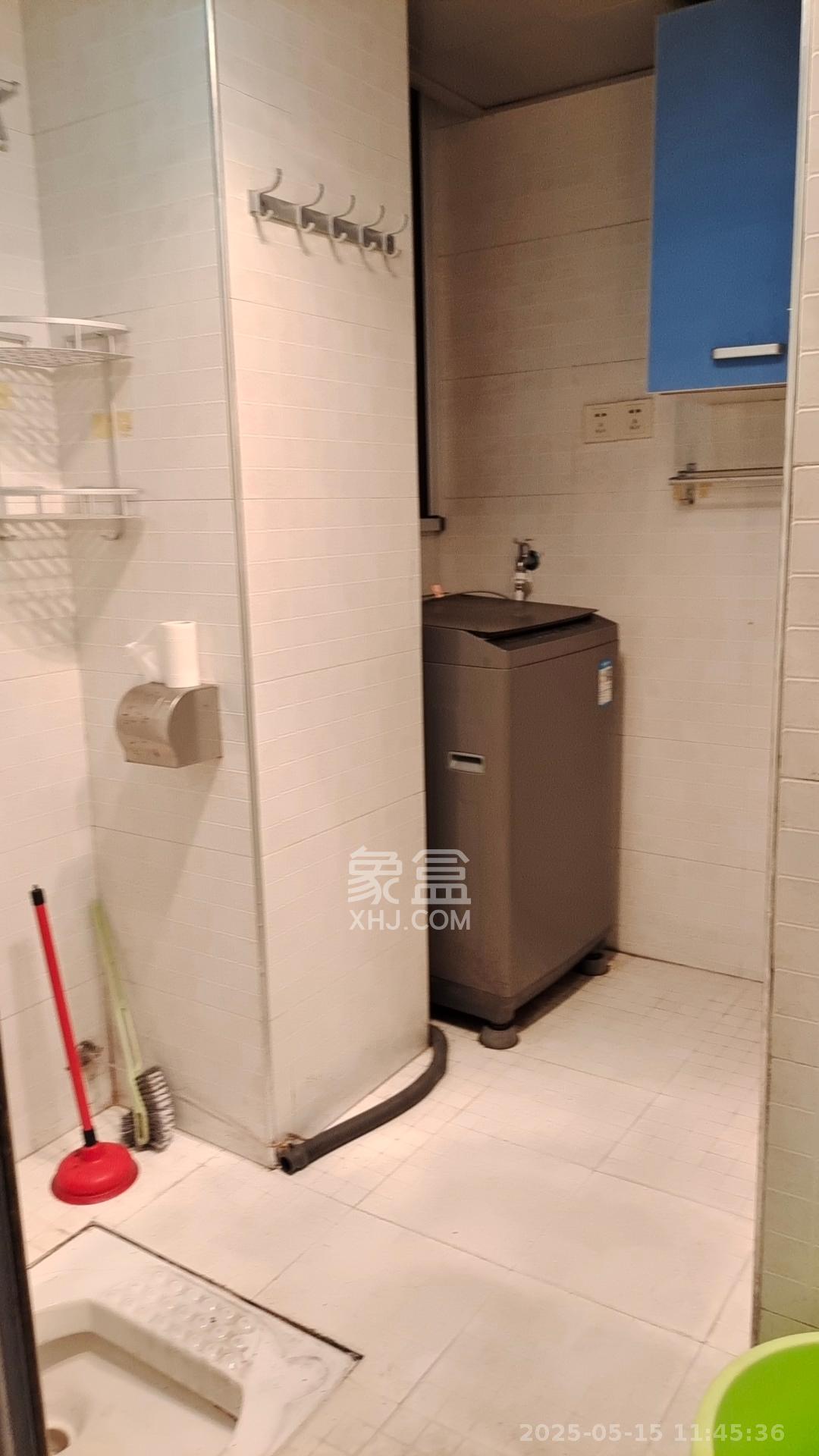 山水华景  3室2厅1卫   2400.00元/月室内图