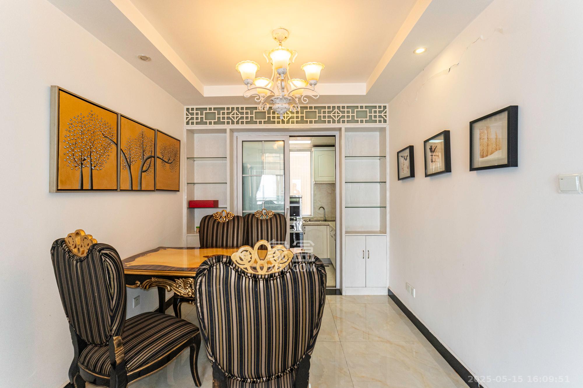 恒广国际景园一二区  3室2厅2卫    90.0万 恒广国际景园一二区  3室2厅2卫    90.0万客厅