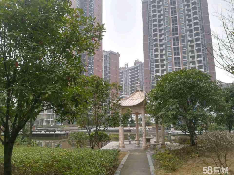 东方明珠  2室2厅1卫   35.80万客厅