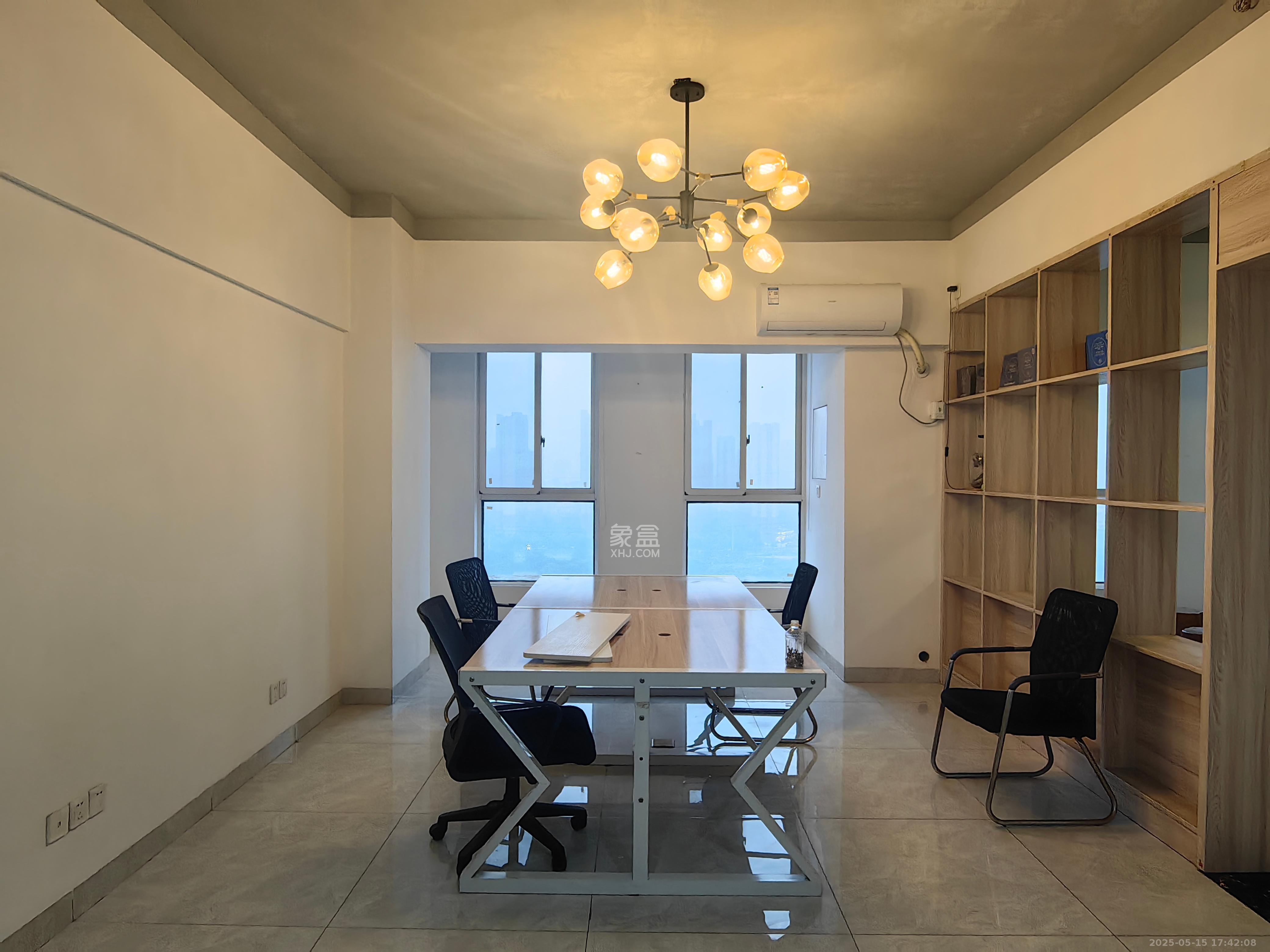 MOMA当代广场  2室1厅1卫    2200.0元/月 MOMA当代广场  2室1厅1卫    2200.0元/月室内图