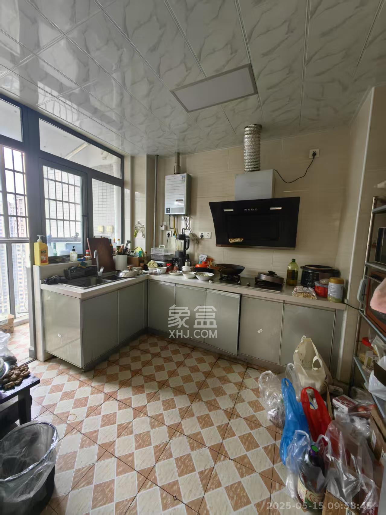 八方小区C区  4室2厅2卫    4500.0元/月室内图