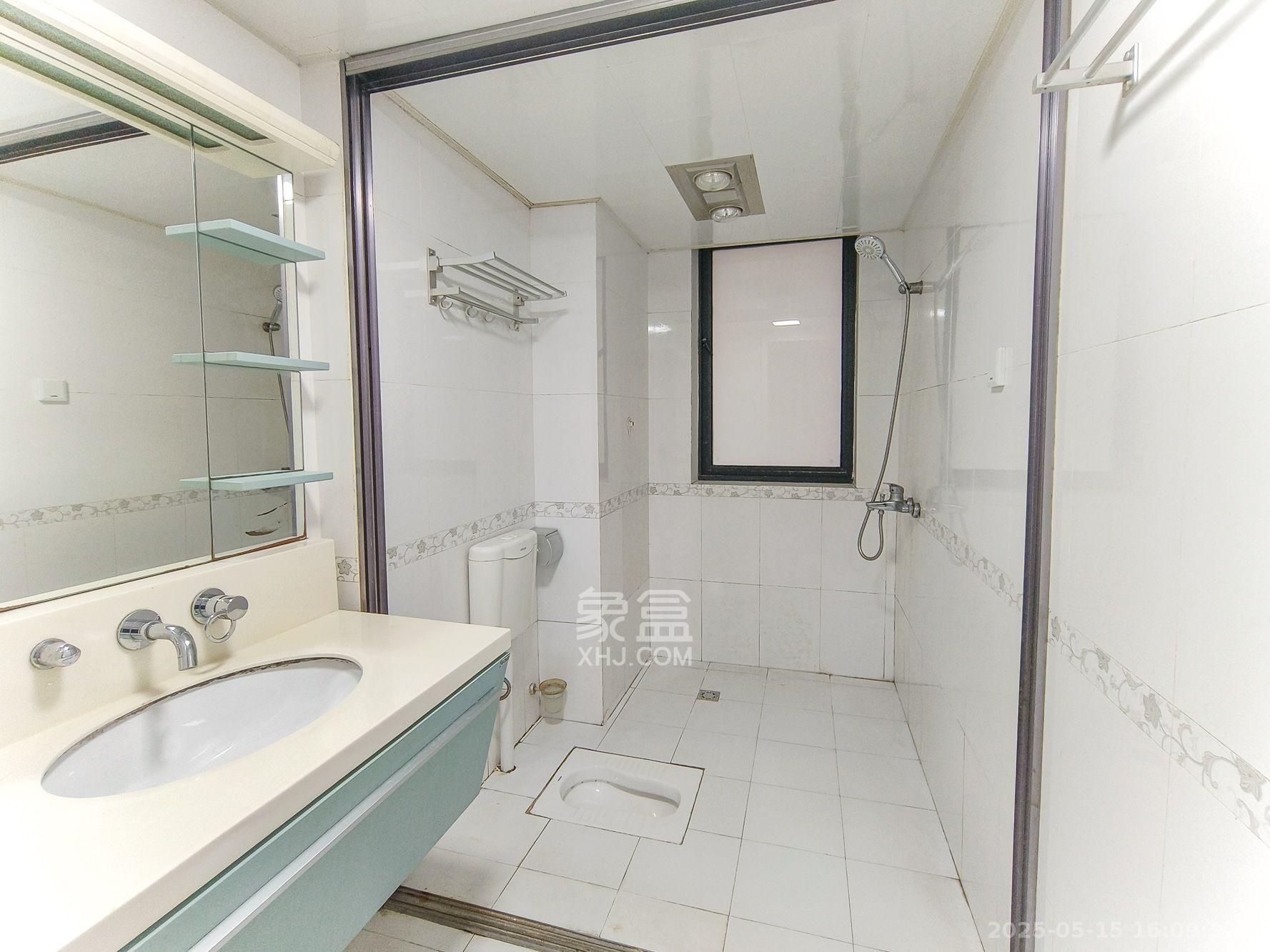 三一街区  3室2厅1卫   1500.00元/月室内图
