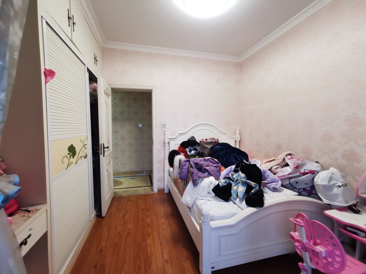 富厚名邸  4室2厅2卫    98.0万 富厚名邸  4室2厅2卫    98.0万客厅