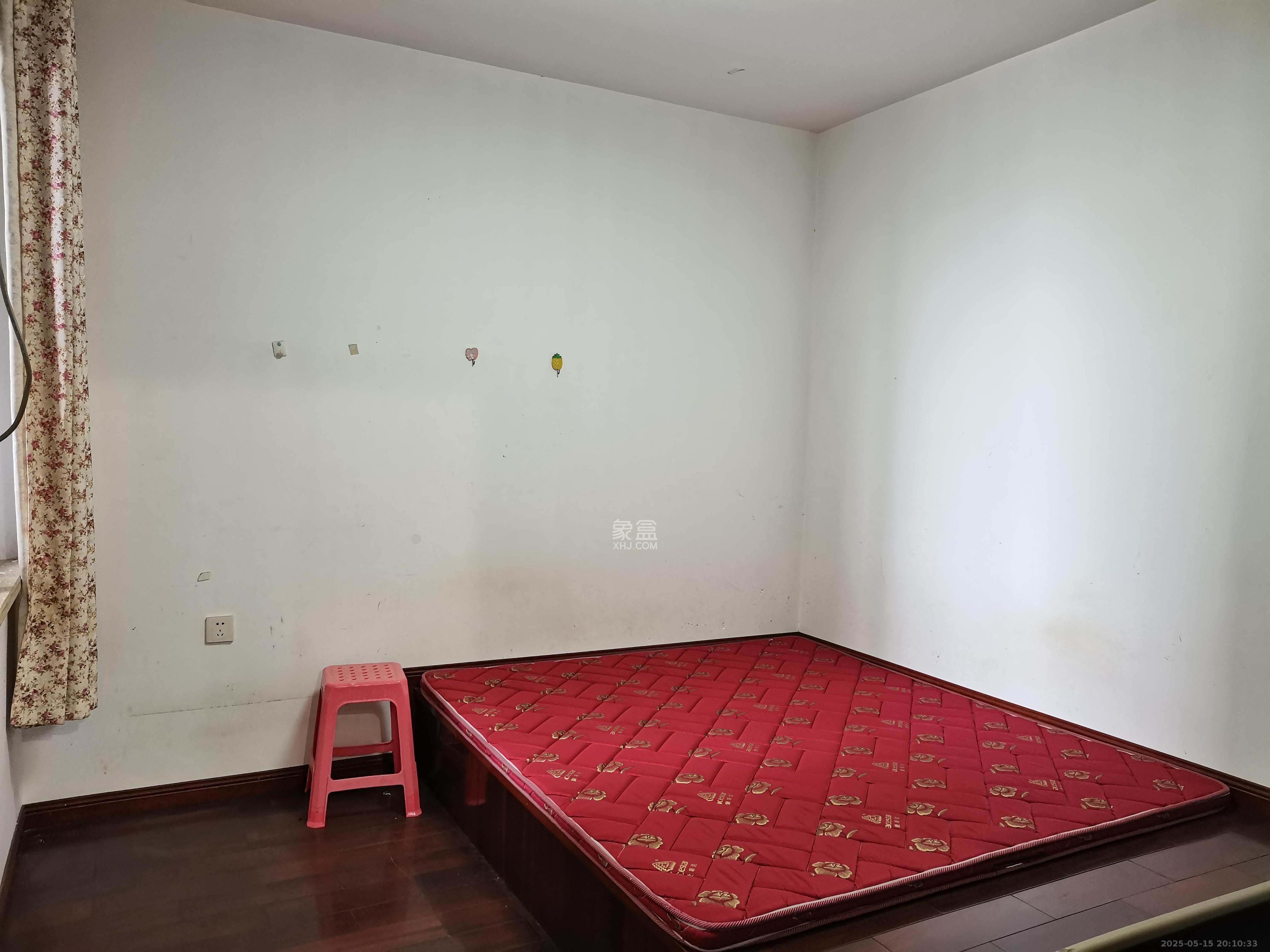 层上观邸  3室2厅1卫   2200.00元/月室内图