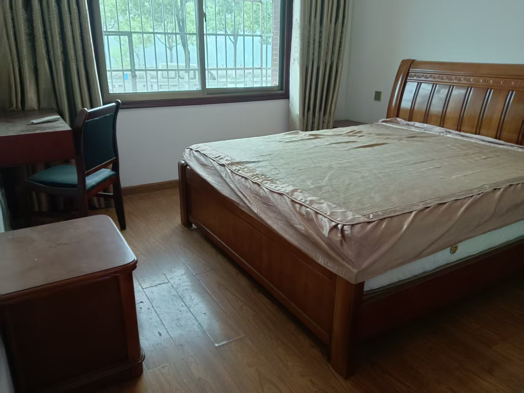 雅士林安置房 3室2厅2卫 1400.0元/月 雅士林安置房 3室2厅2卫 1400.0元/月室内图