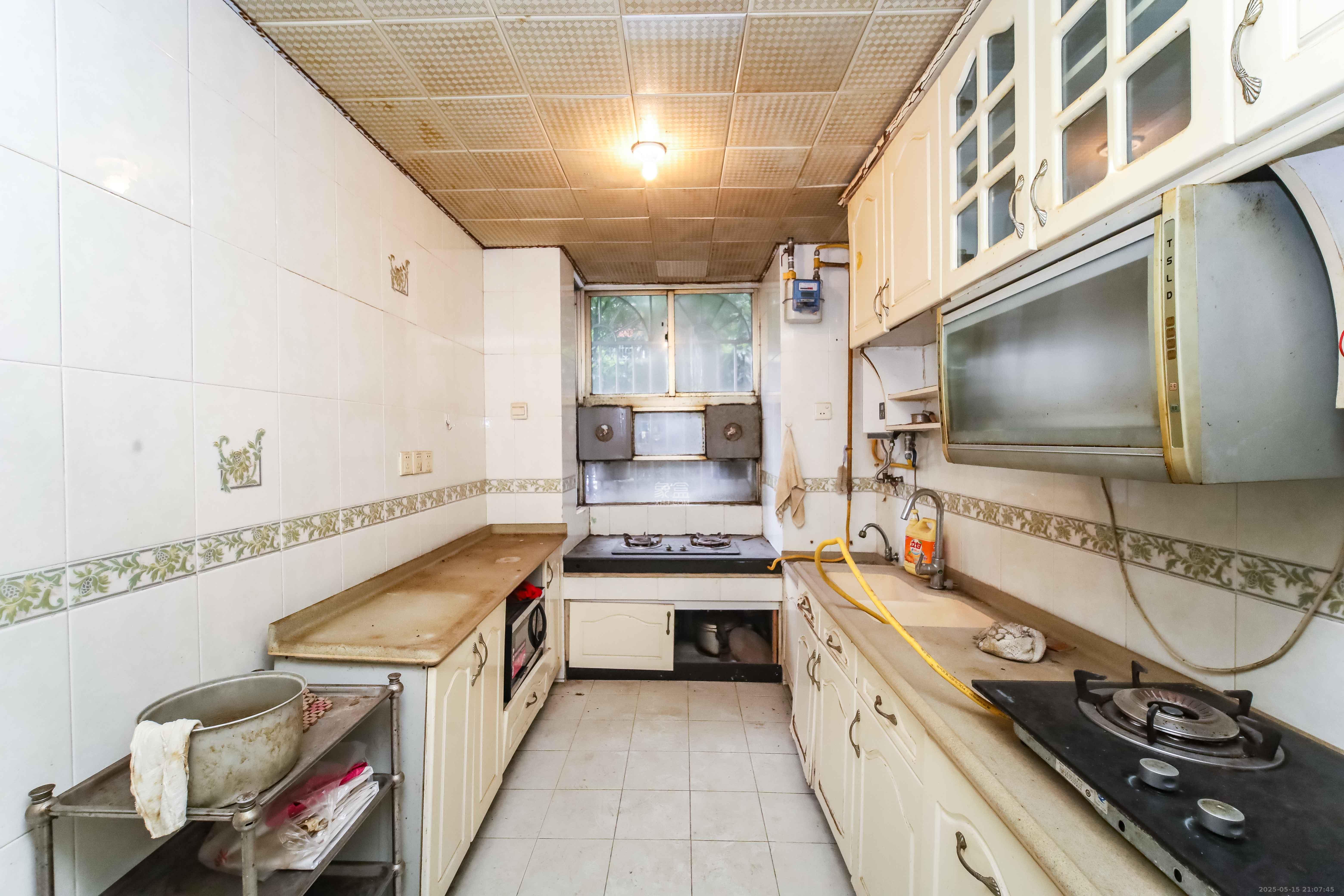 荷花园地税局宿舍  3室2厅2卫    92.8万 荷花园地税局宿舍  3室2厅2卫    92.8万厨房